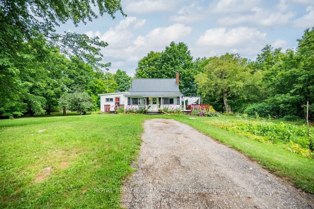1448 PERRAULT Road photo 1