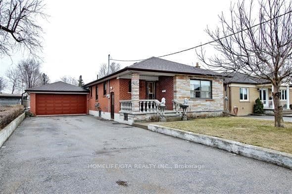 31 Dorking Crescent photo 1