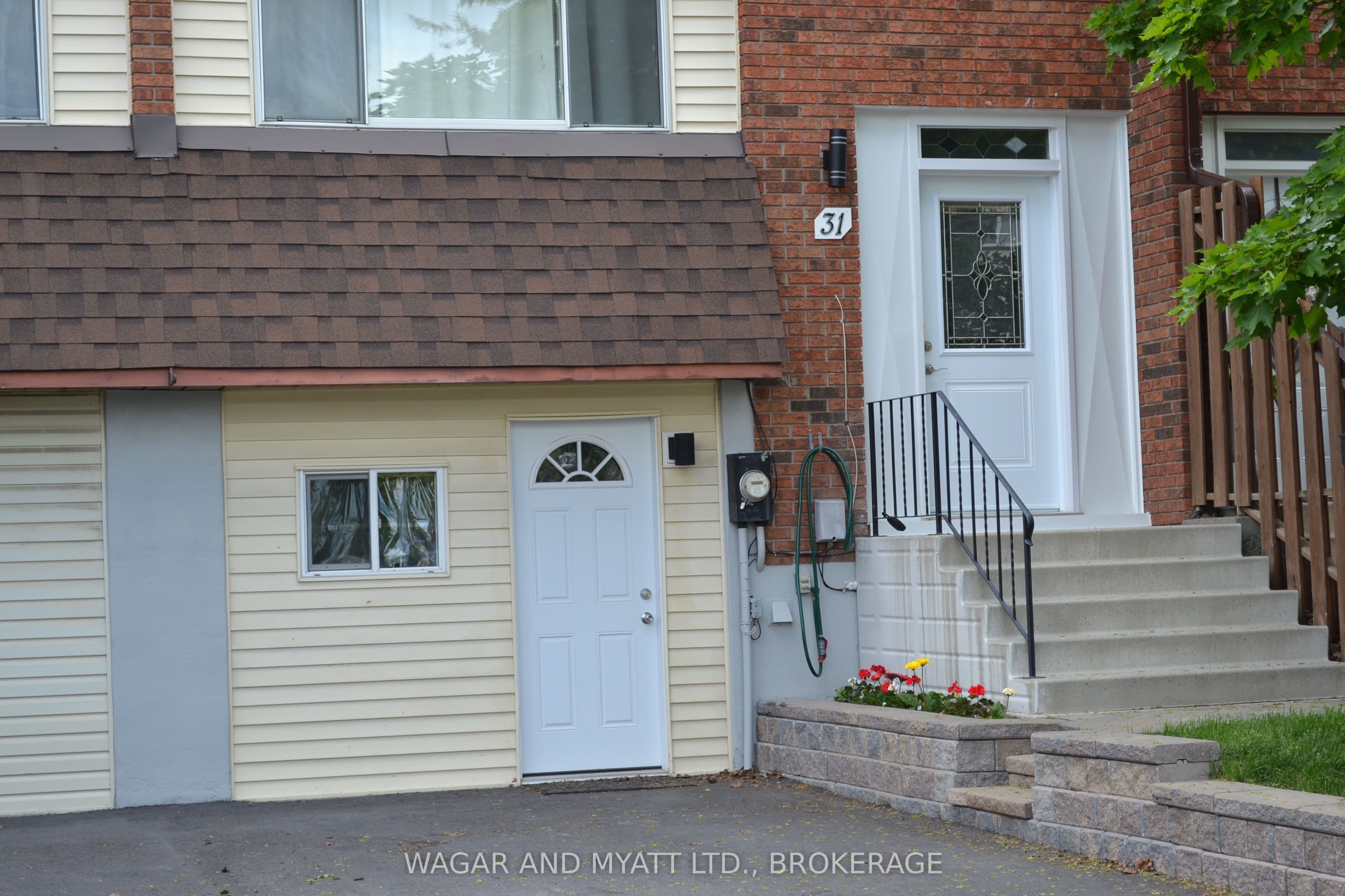 31 Meadow Lane photo 1