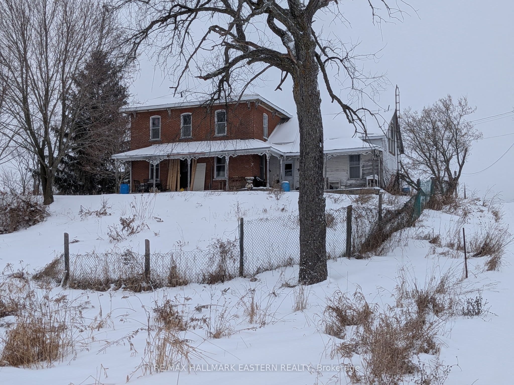 2592 8th Line photo 1