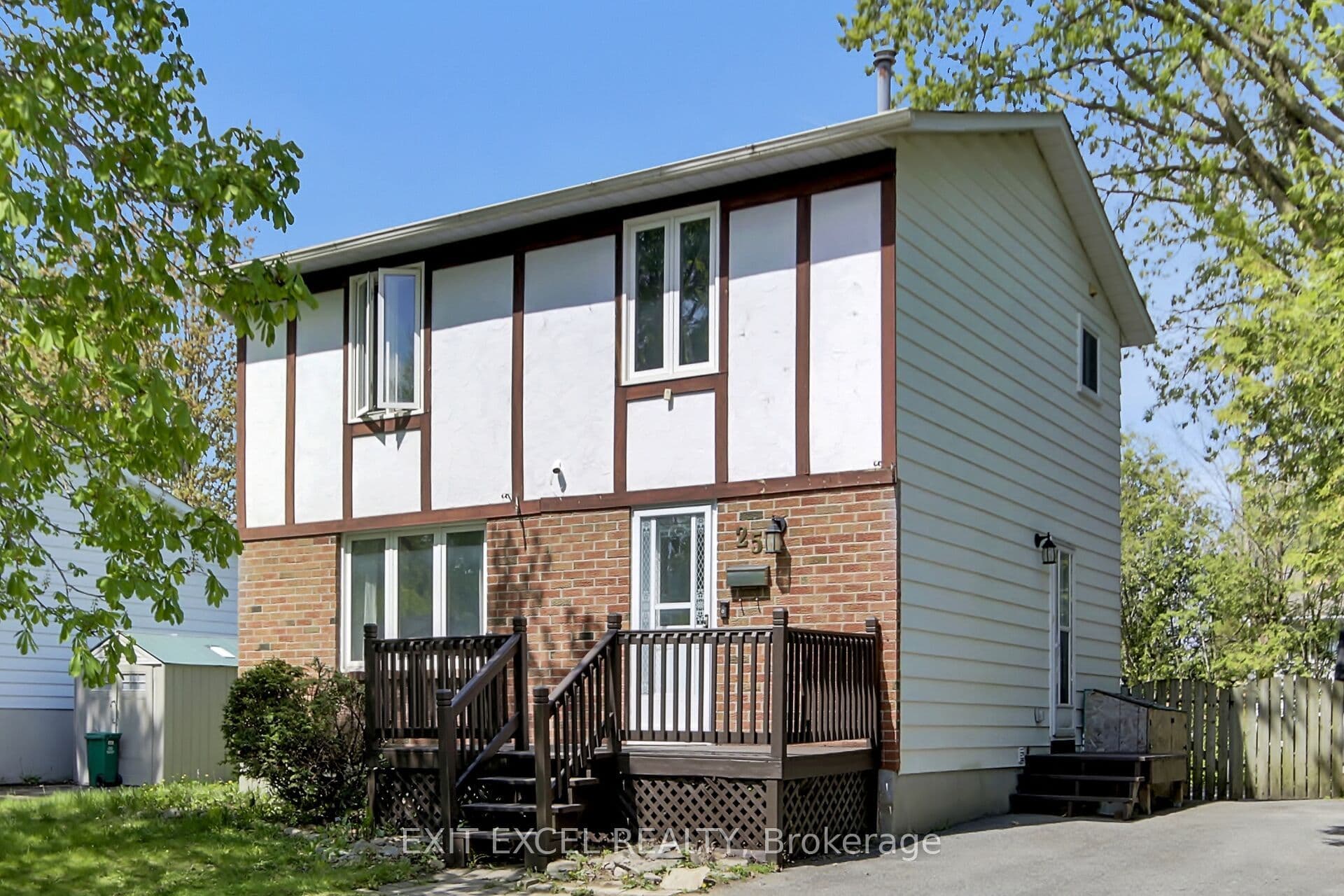 25 Uxbridge Crescent photo 1