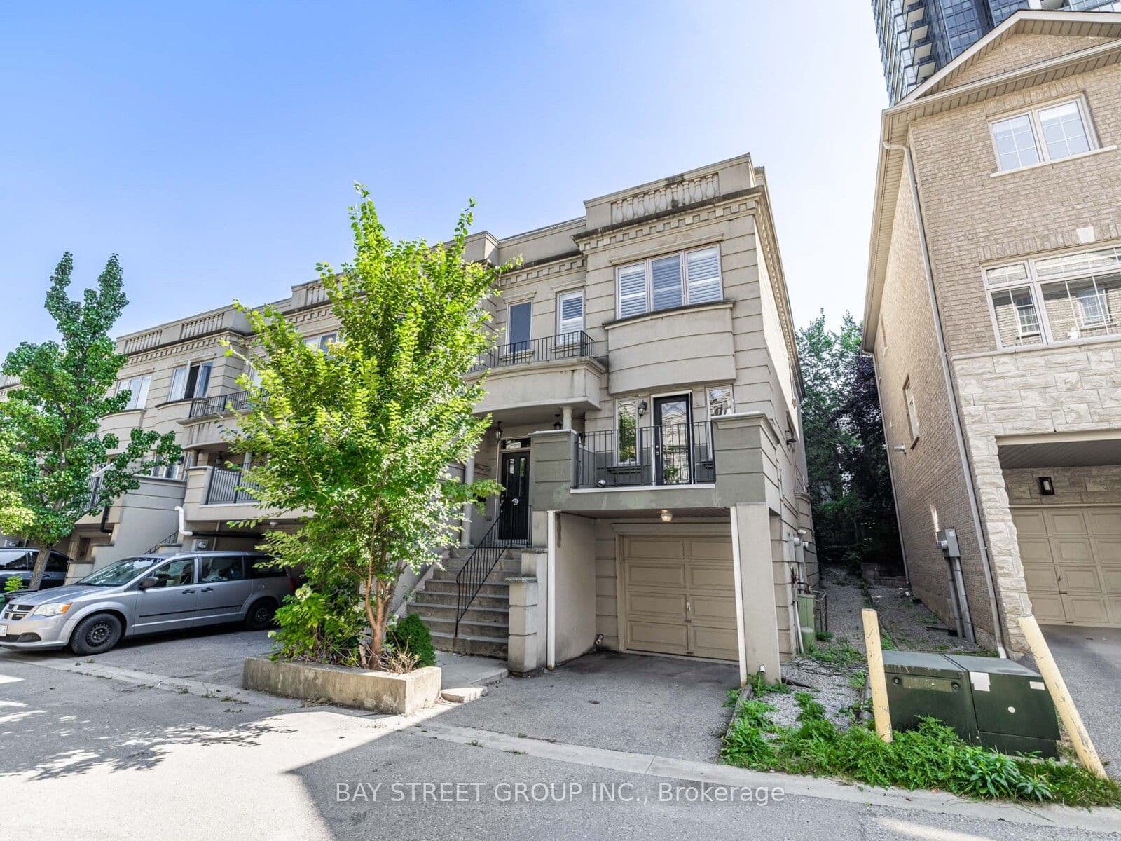 35 William Poole Way photo 1