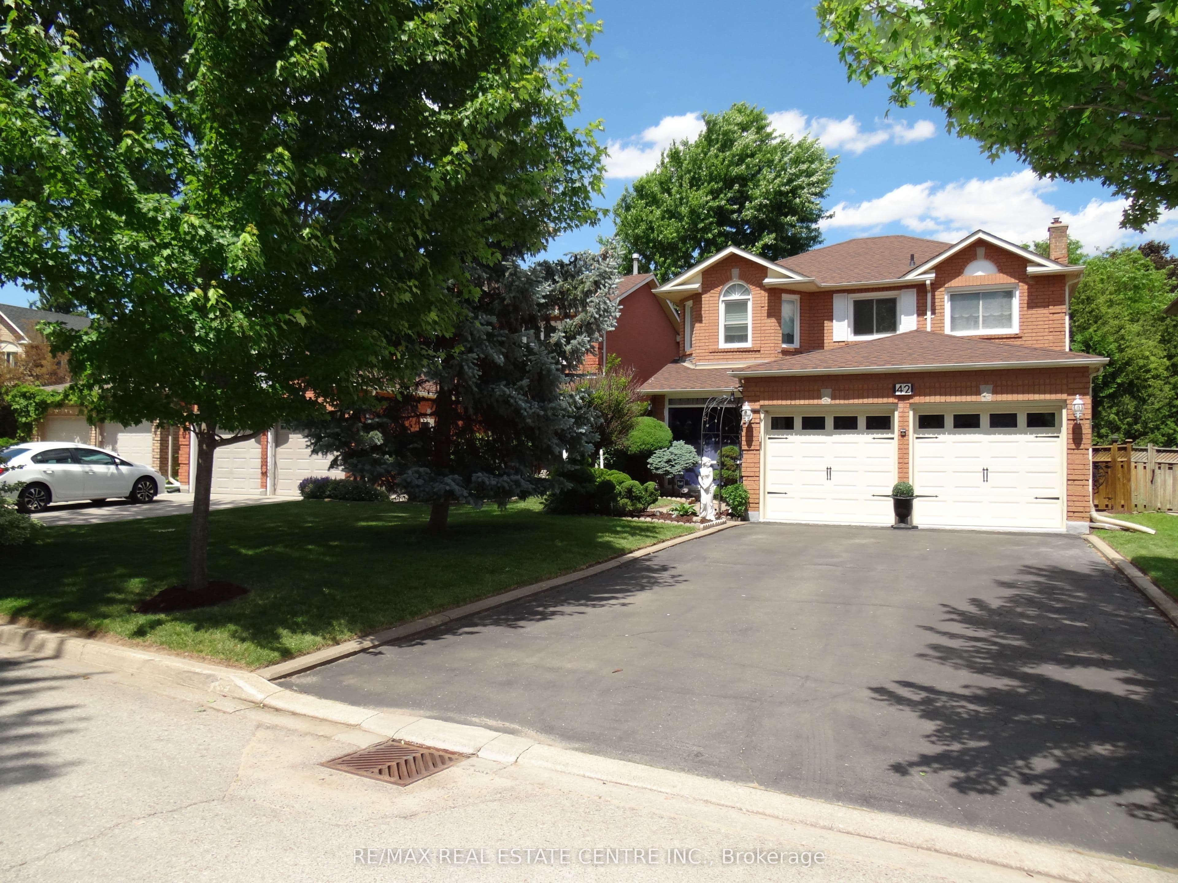 42 Davis Crescent photo 1