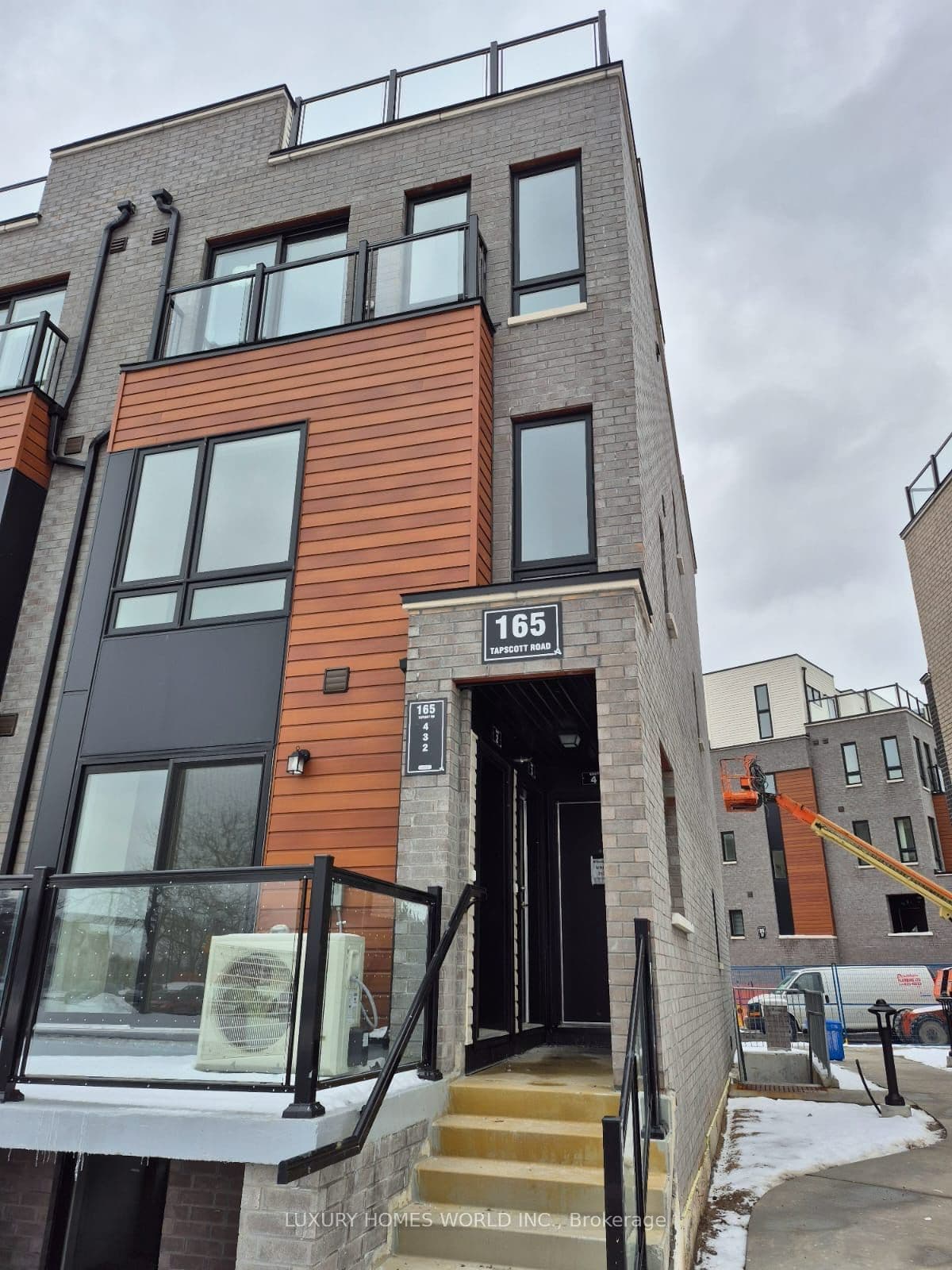 Unit 3 165 Tapscott Road photo 1