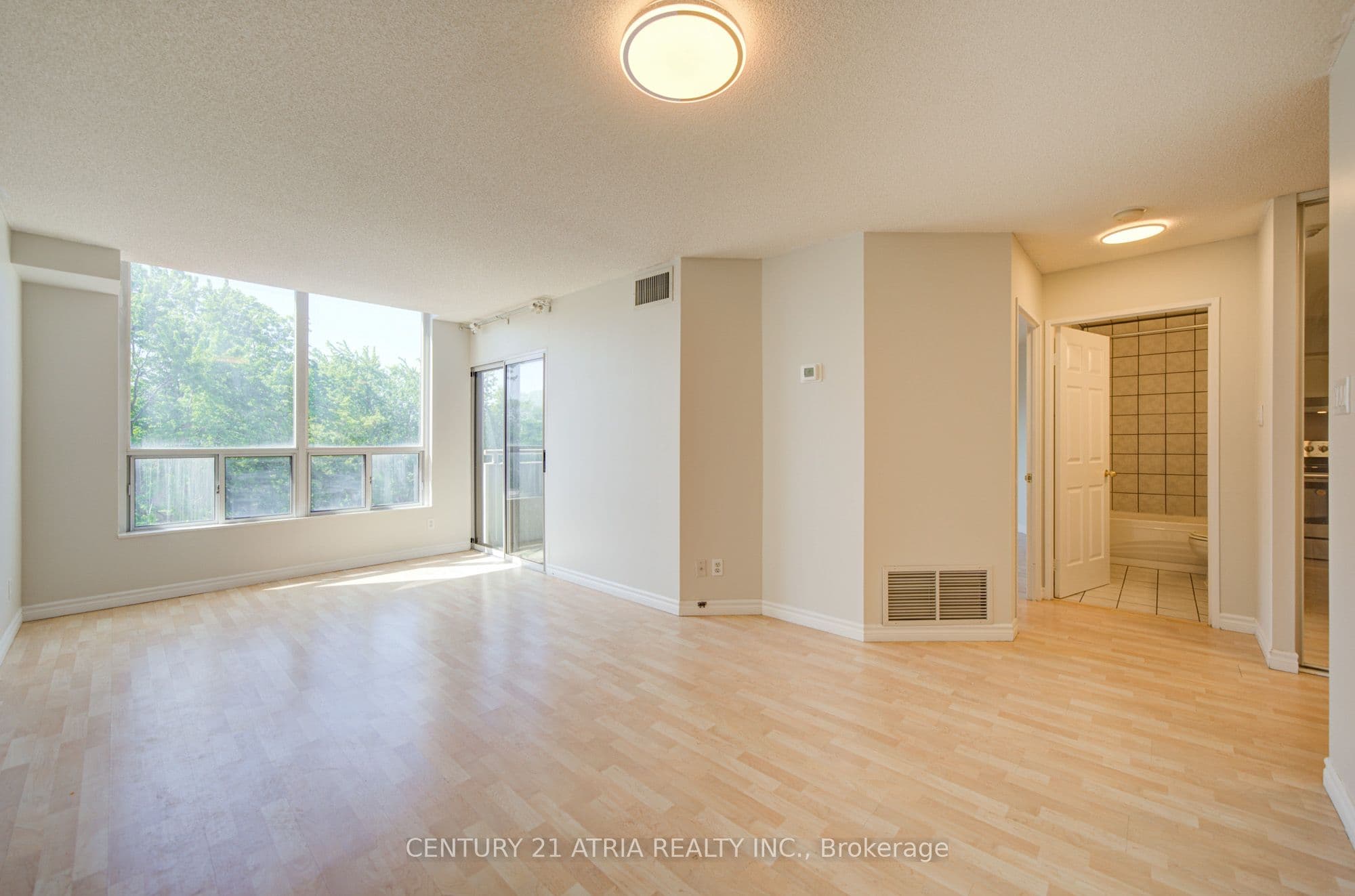 Unit 310 897 Sheppard Avenue photo 1