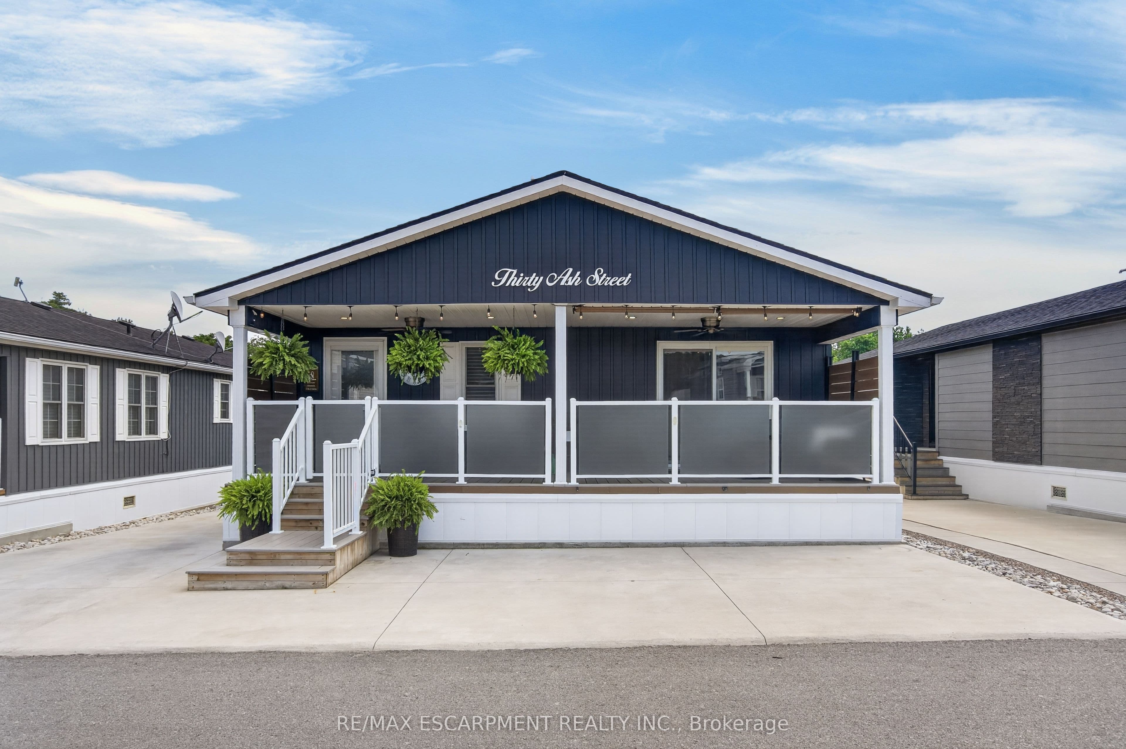 Unit 30 Ash Street 4449 Milburough Line photo 1