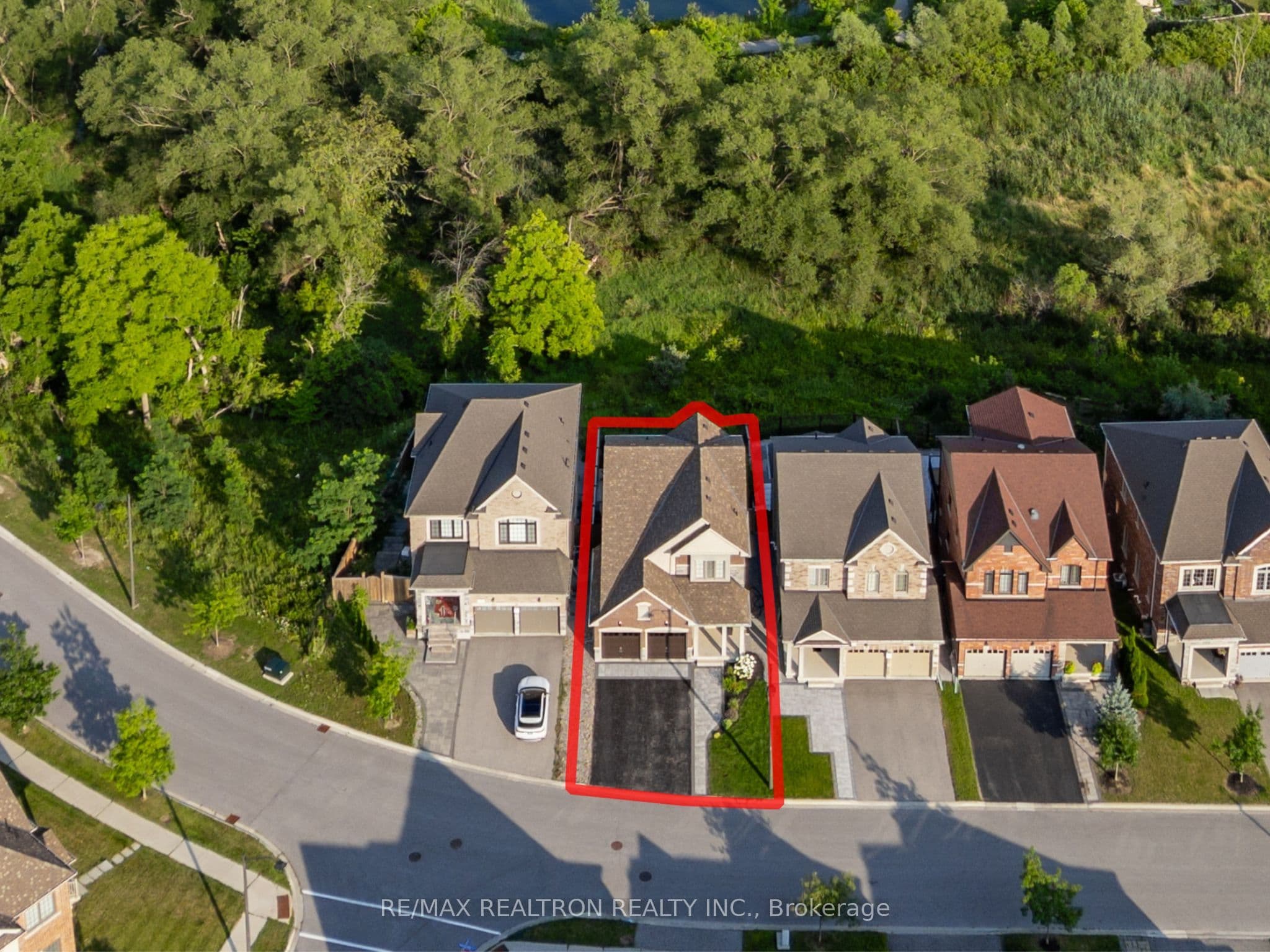 58 Sharonview Crescent photo 1