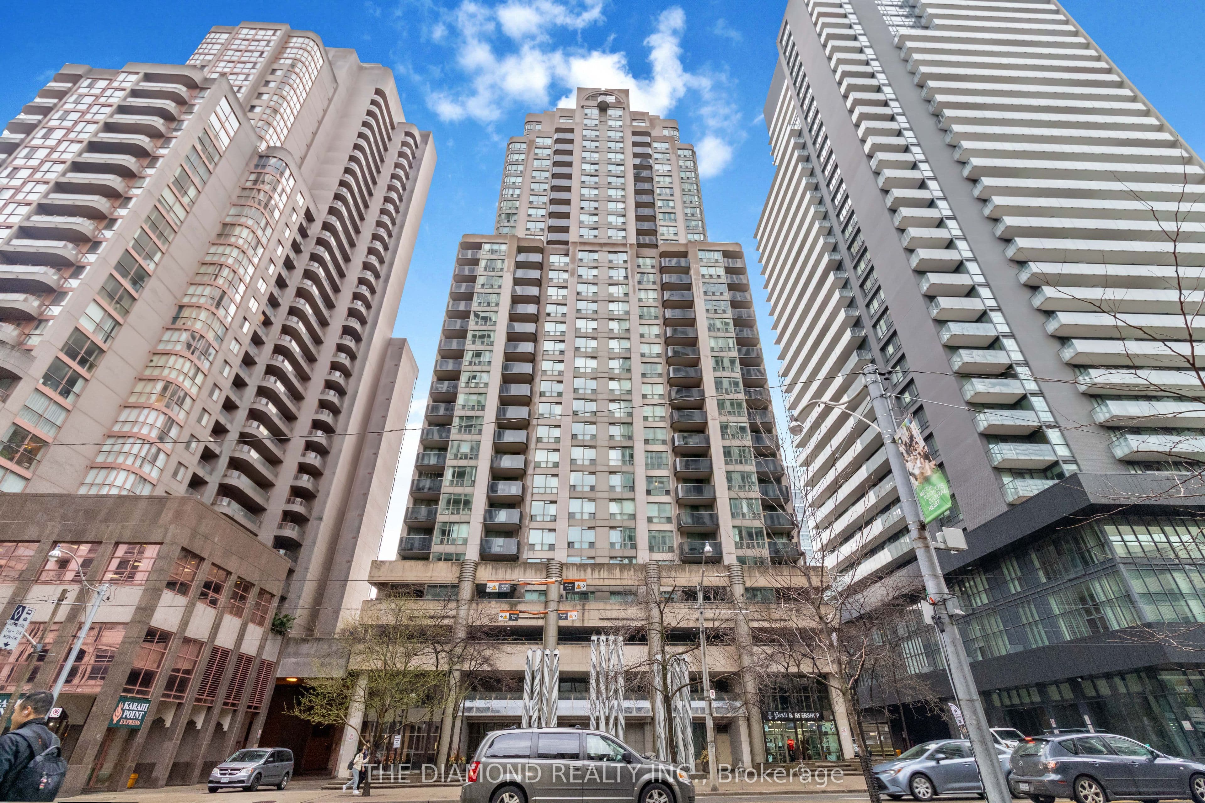 Unit 907 750 Bay Street photo 1