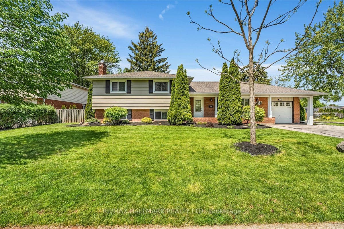 370 Dunlop Crescent photo 1