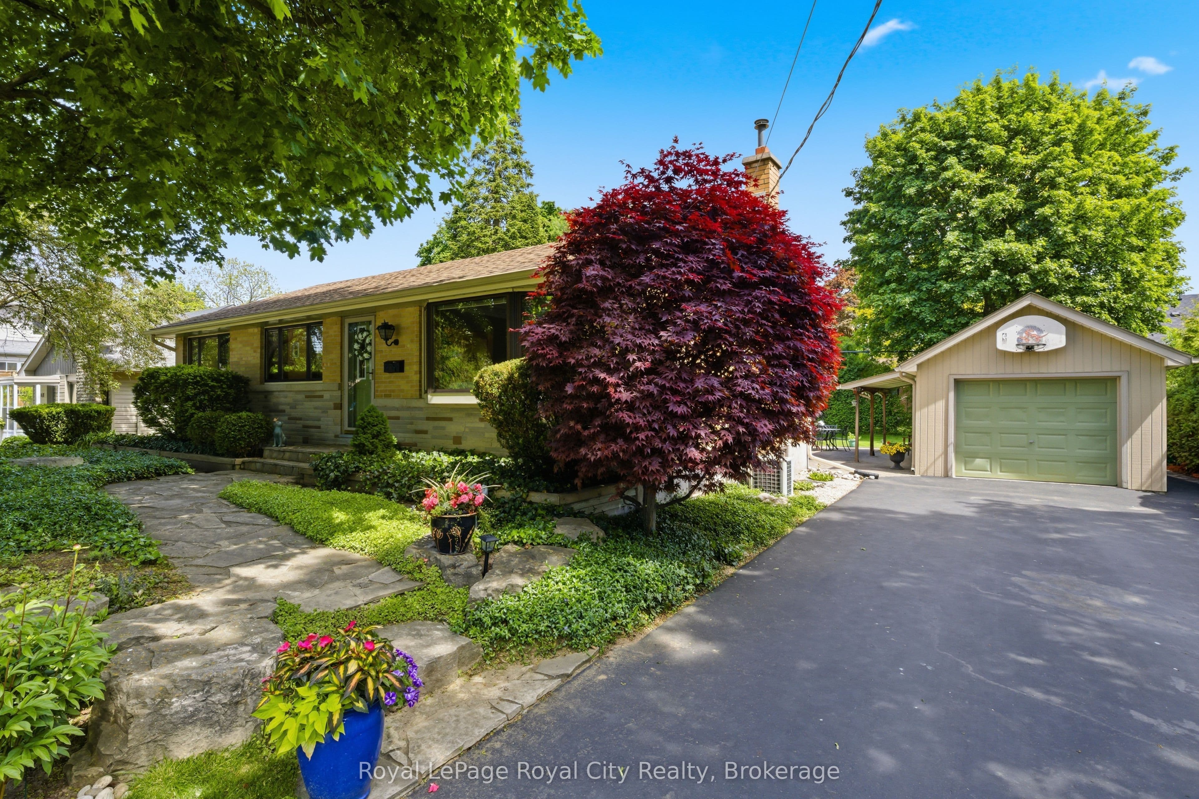 92 Dean Avenue photo 1