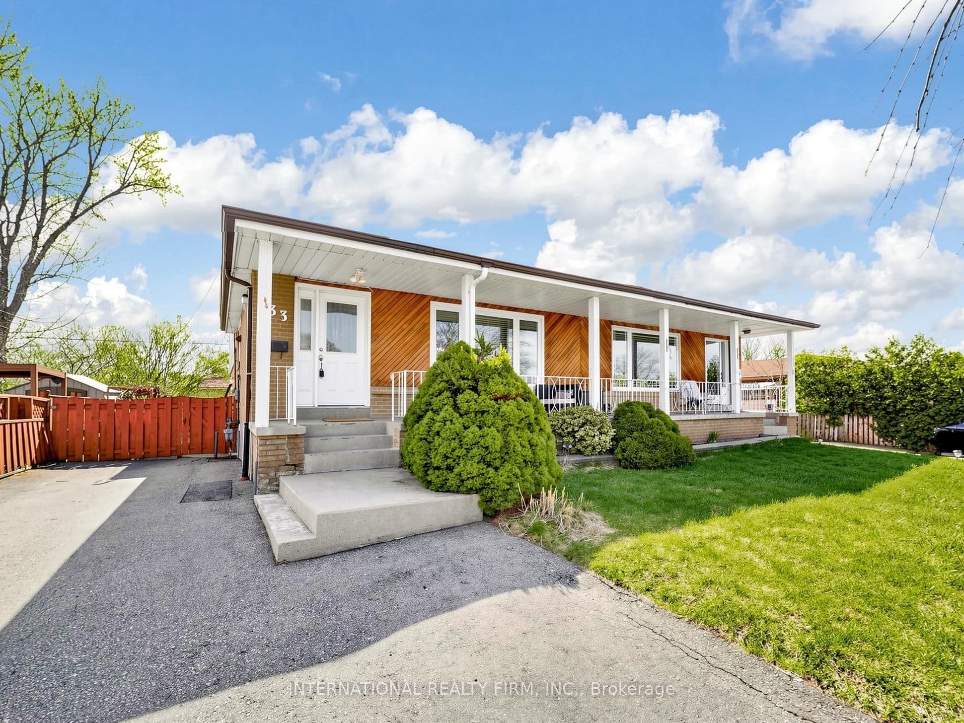 33 Danesbury Crescent photo 1