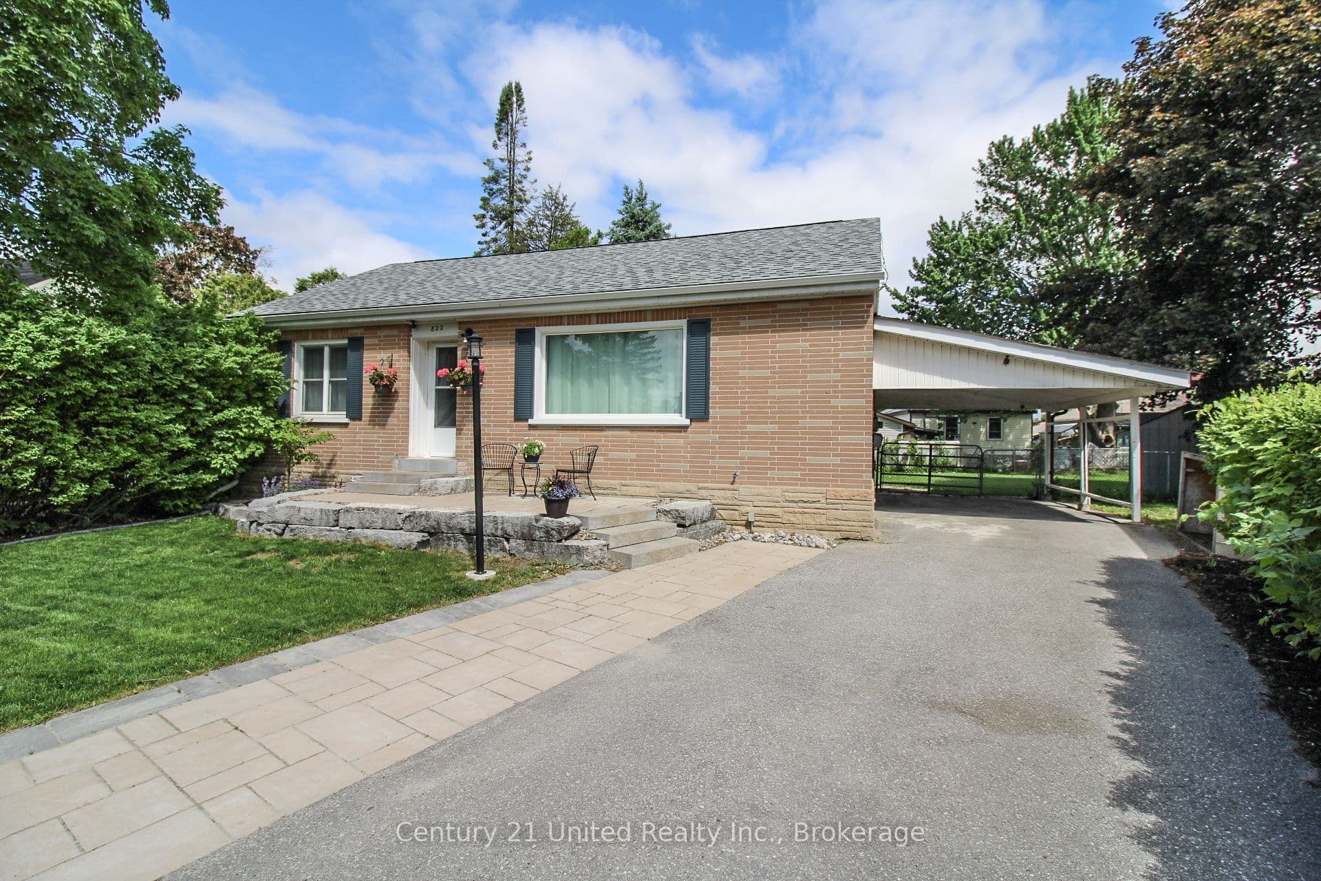 822 Argyle Street photo 1
