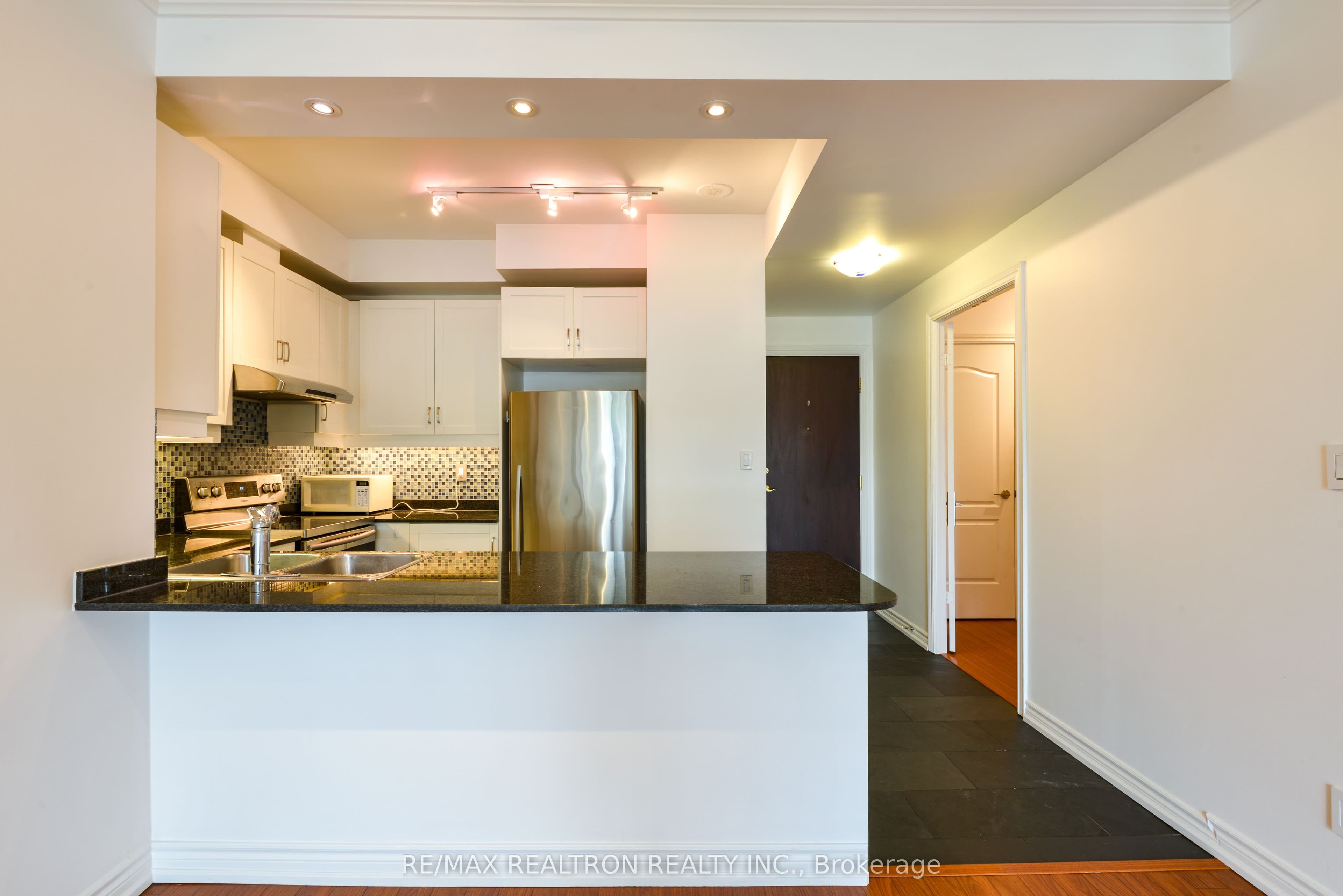 Unit 804 28 William Carson Crescent photo 1