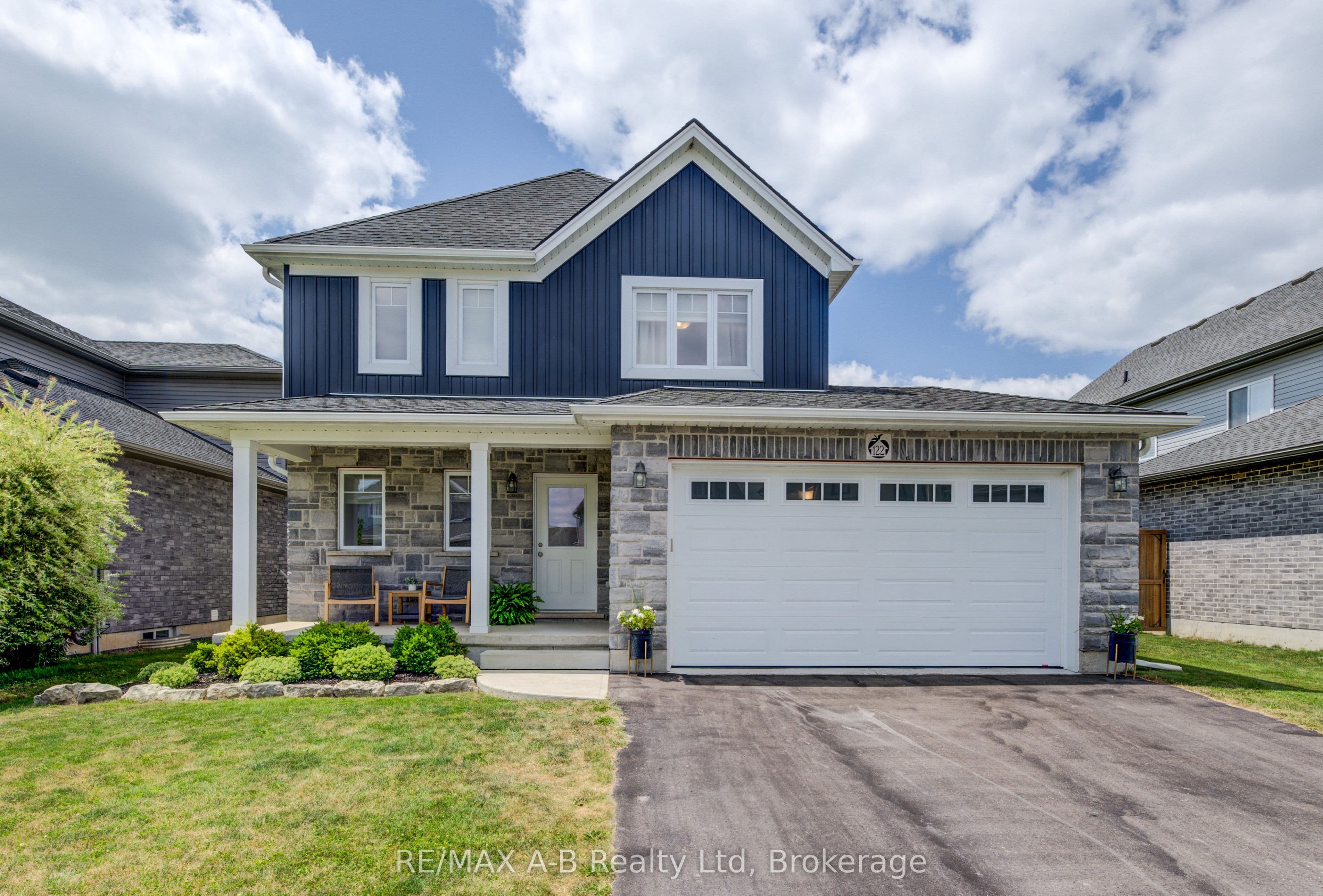 122 Halliday Drive photo 1