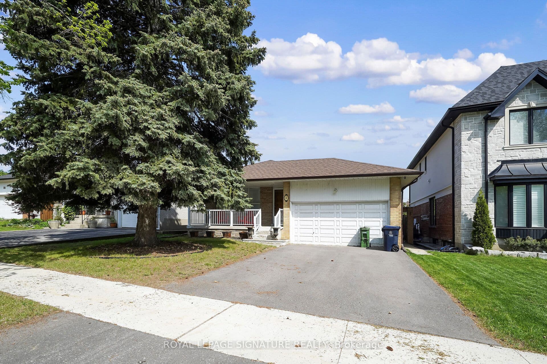 22 Hamptonbrook Drive photo 1