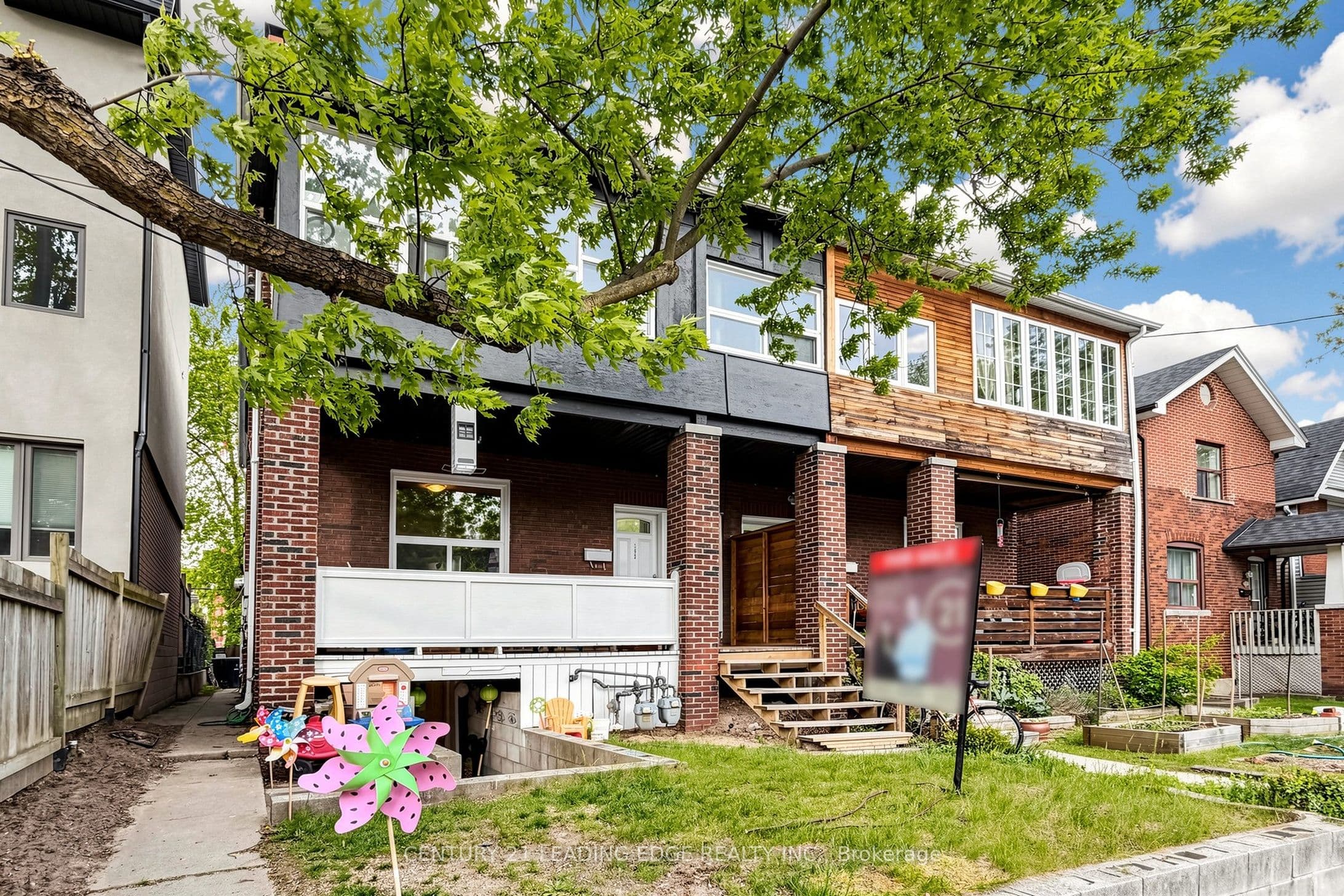395 Rhodes Avenue photo 1
