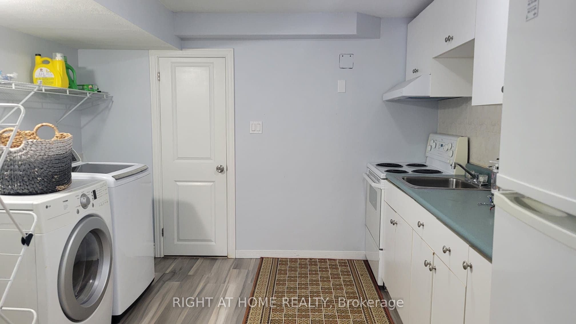 Unit 7 2655 Gananoque Drive photo 1