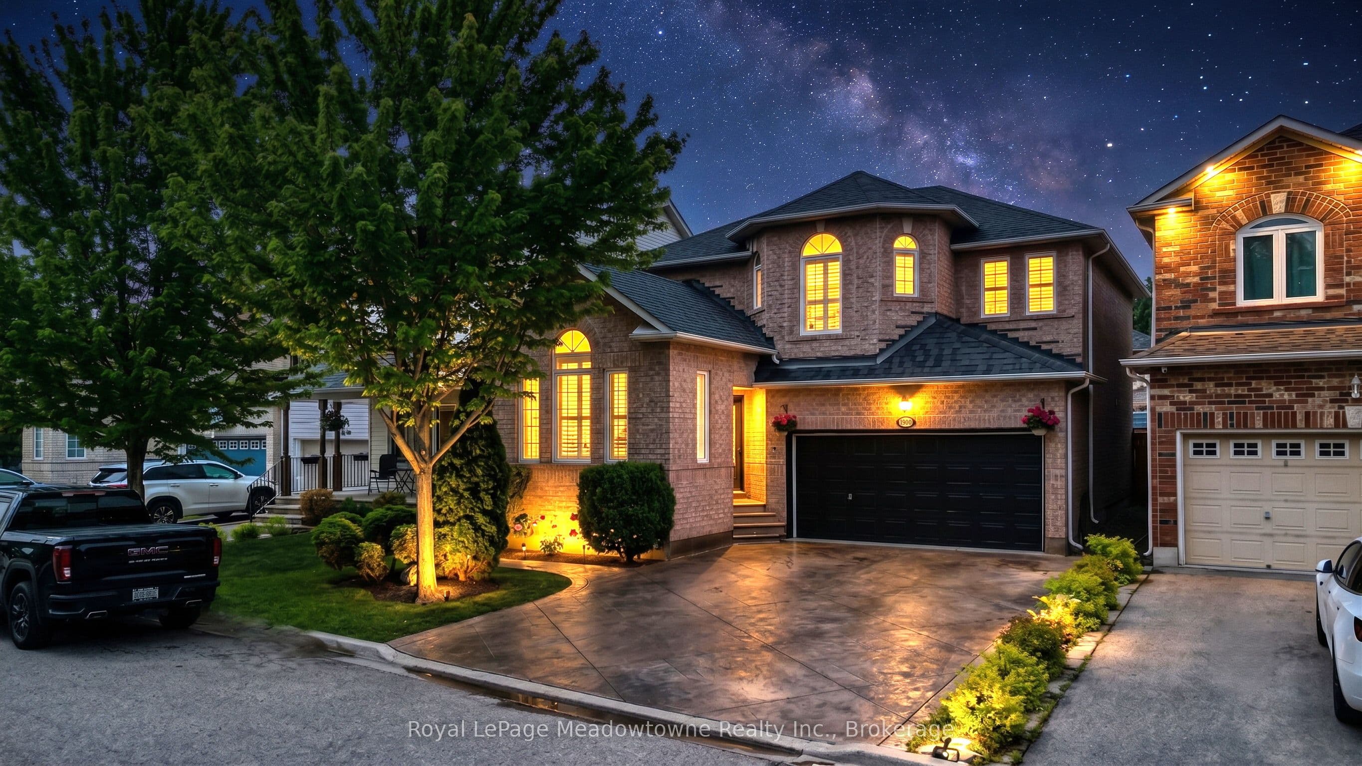 1201 Fox Crescent photo 1