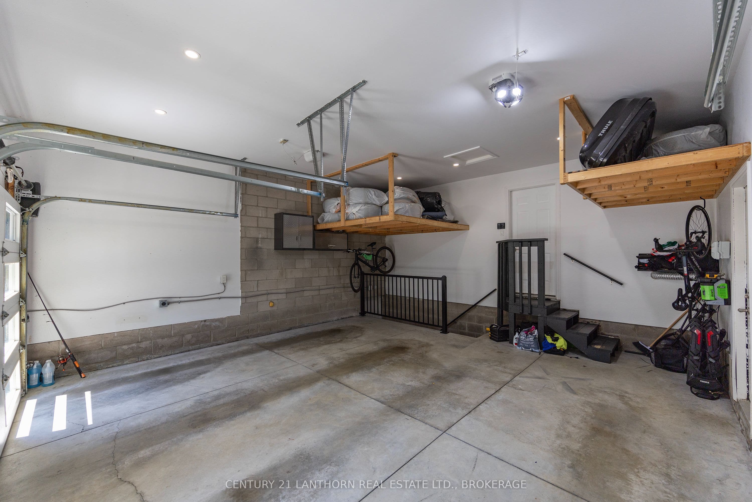 952 Chancery Street photo 1