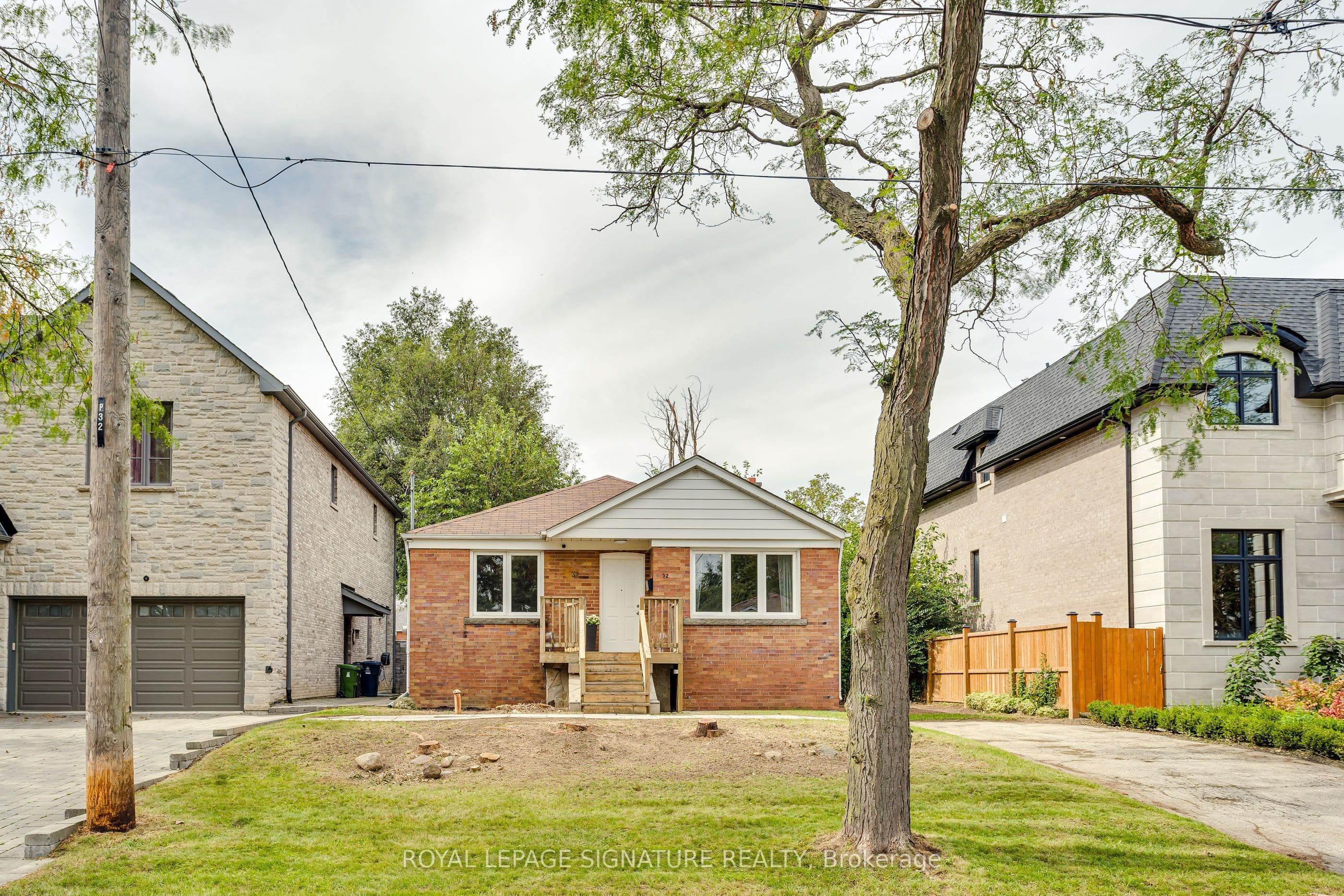 32 Wigan Crescent photo 1