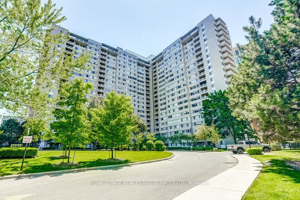 Unit 402 3590 Kaneff Crescent photo 1