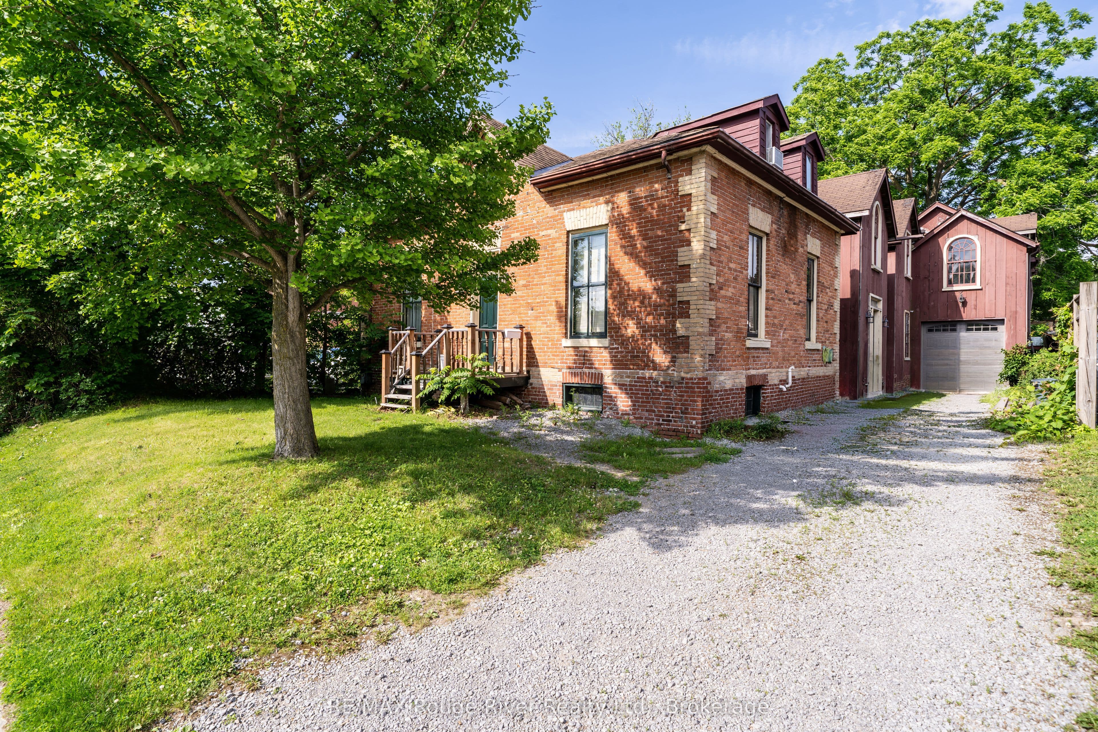 342 Mary Street photo 1
