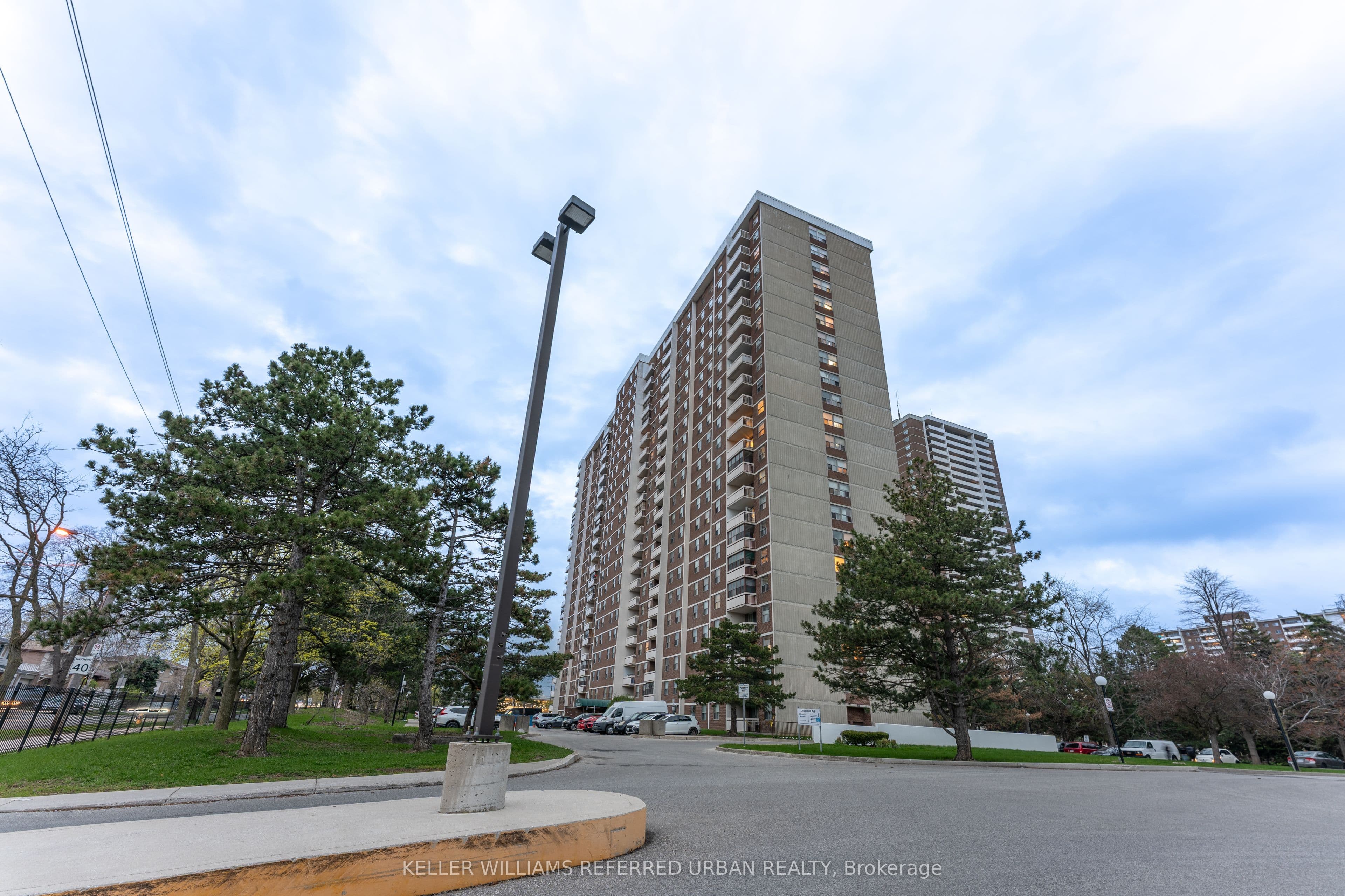 Unit 1812 205 Hilda Avenue photo 1