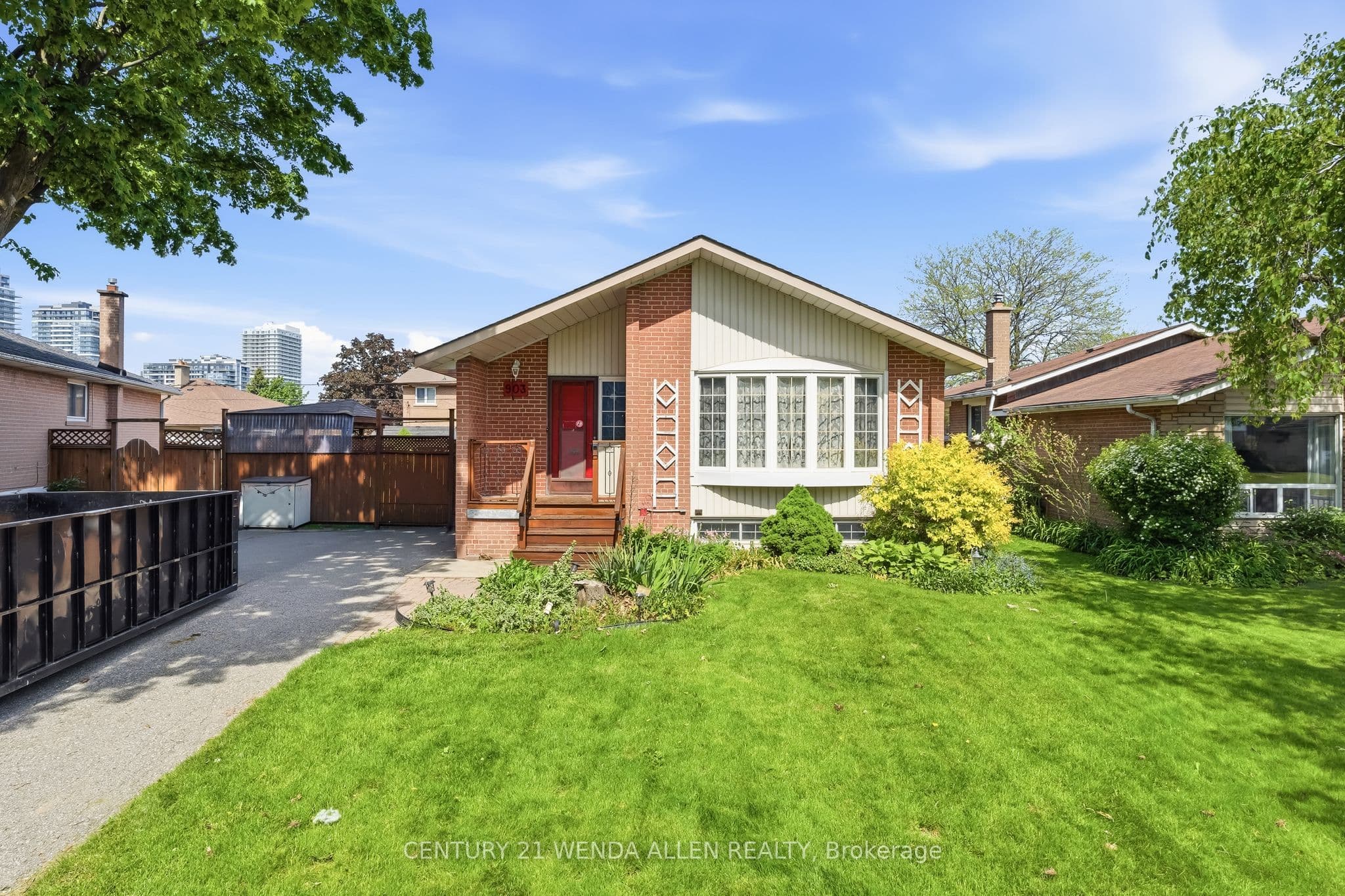 903 Grenoble Boulevard photo 1