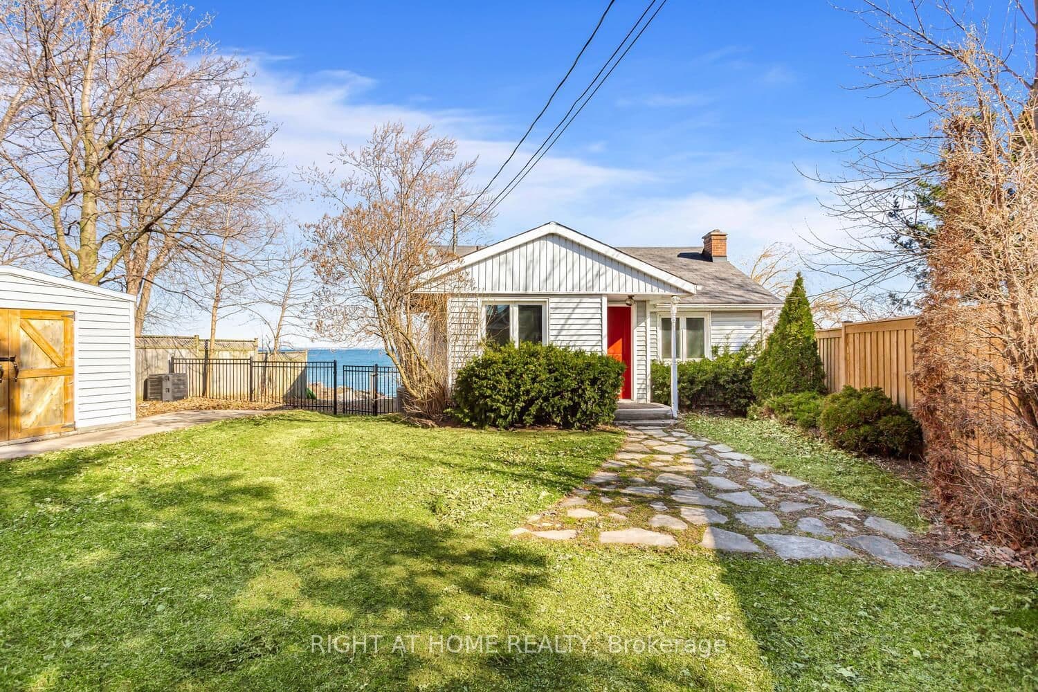 18 1/2 LAKESHORE Drive photo 1