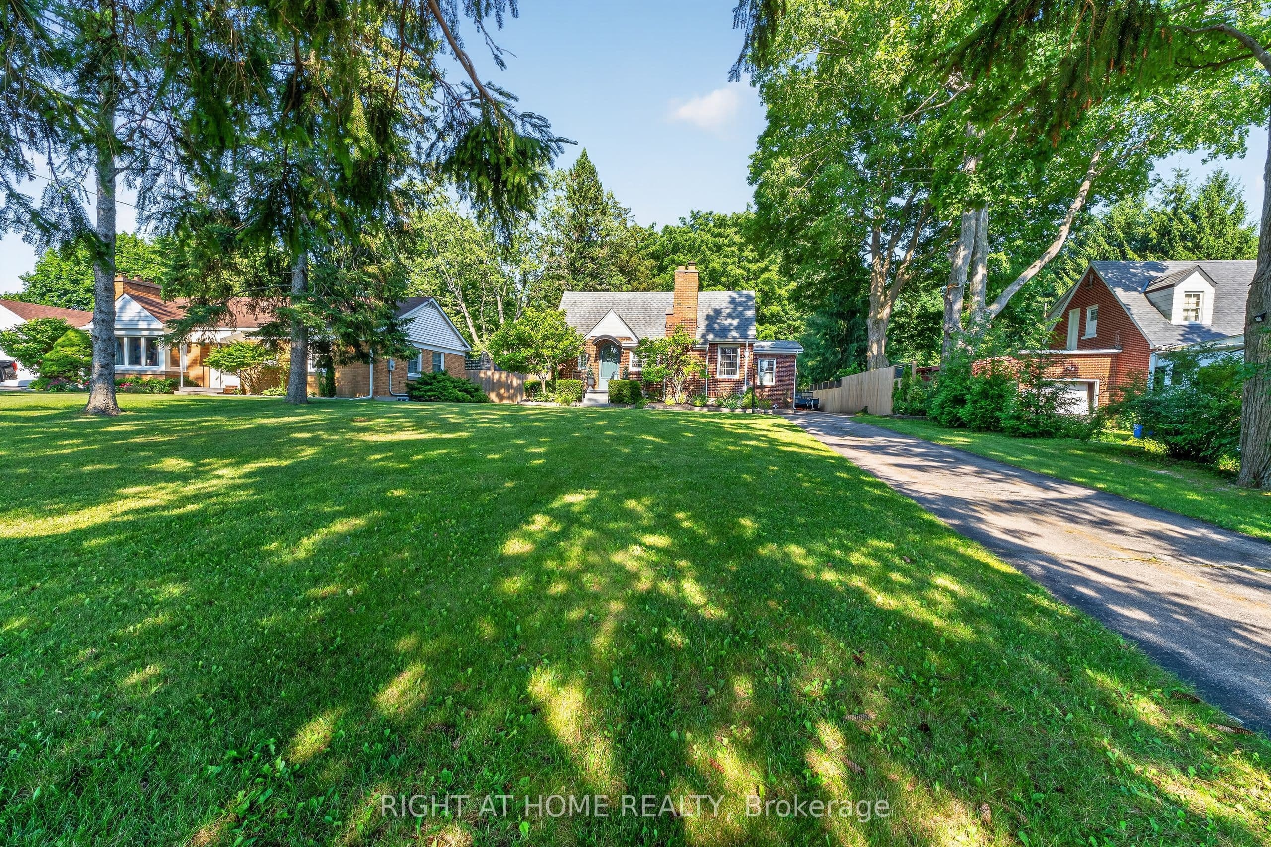 335 Sunset Drive photo 1