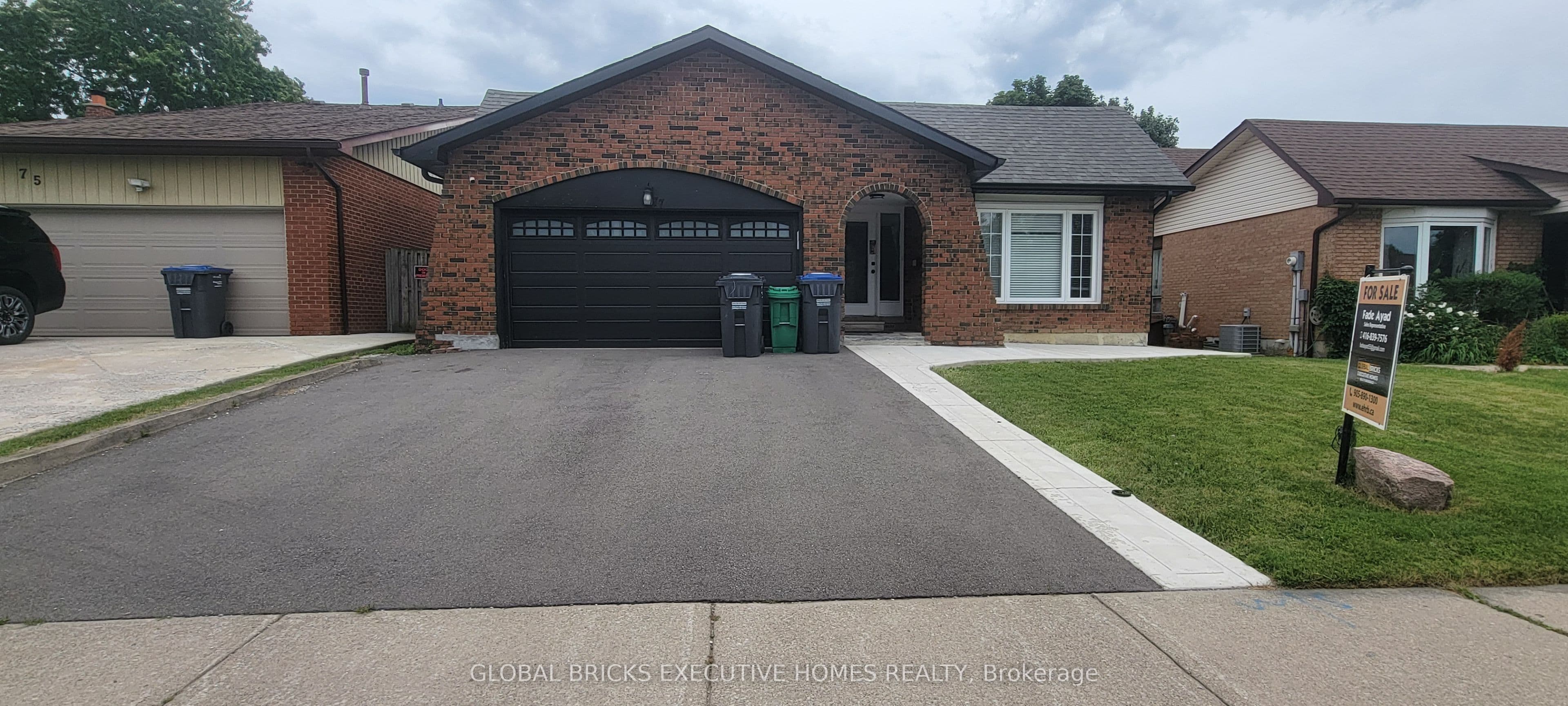 77 Blackthorn Lane photo 1