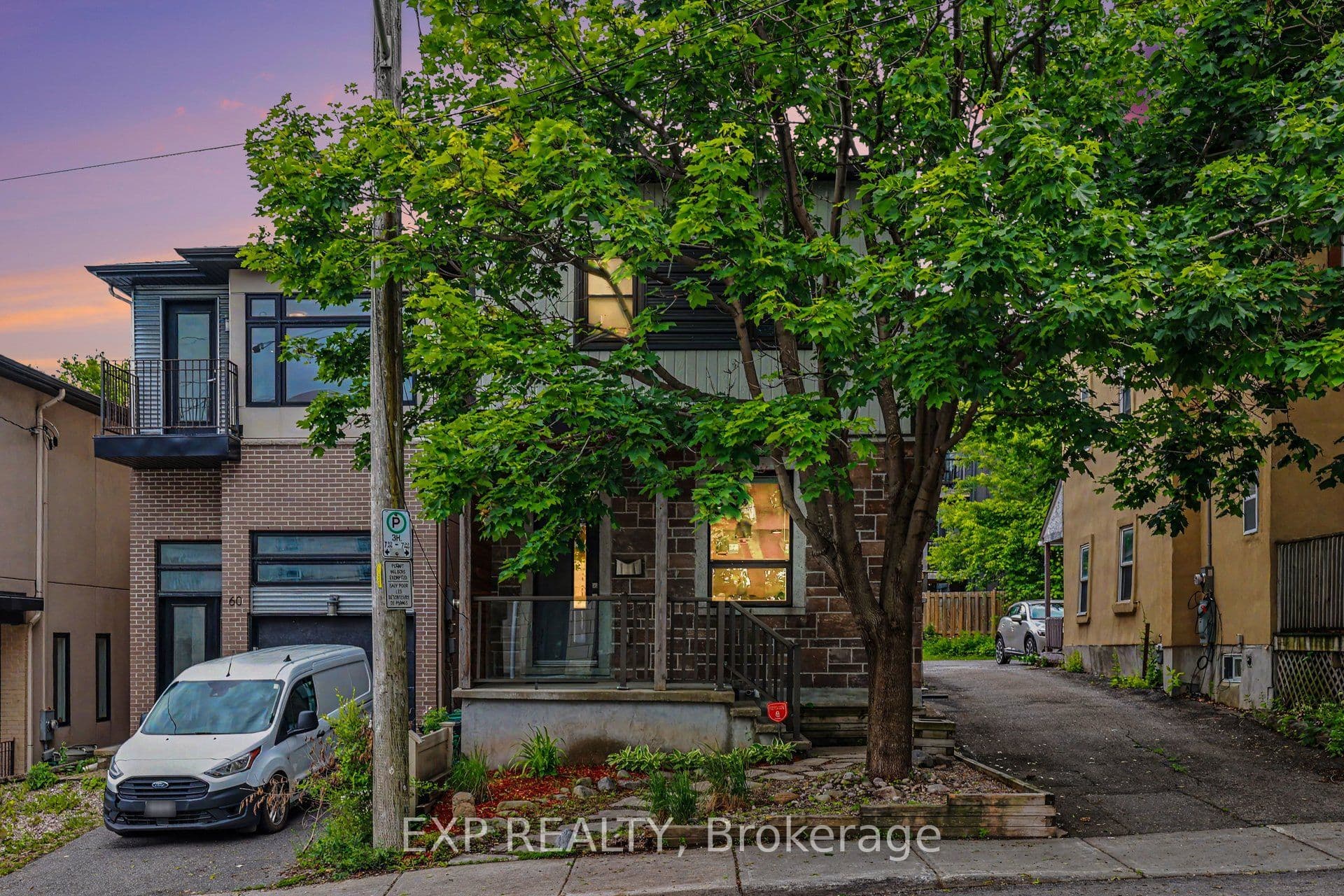 62 Young Street photo 1