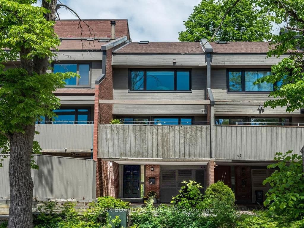 41 Putman Avenue photo 1