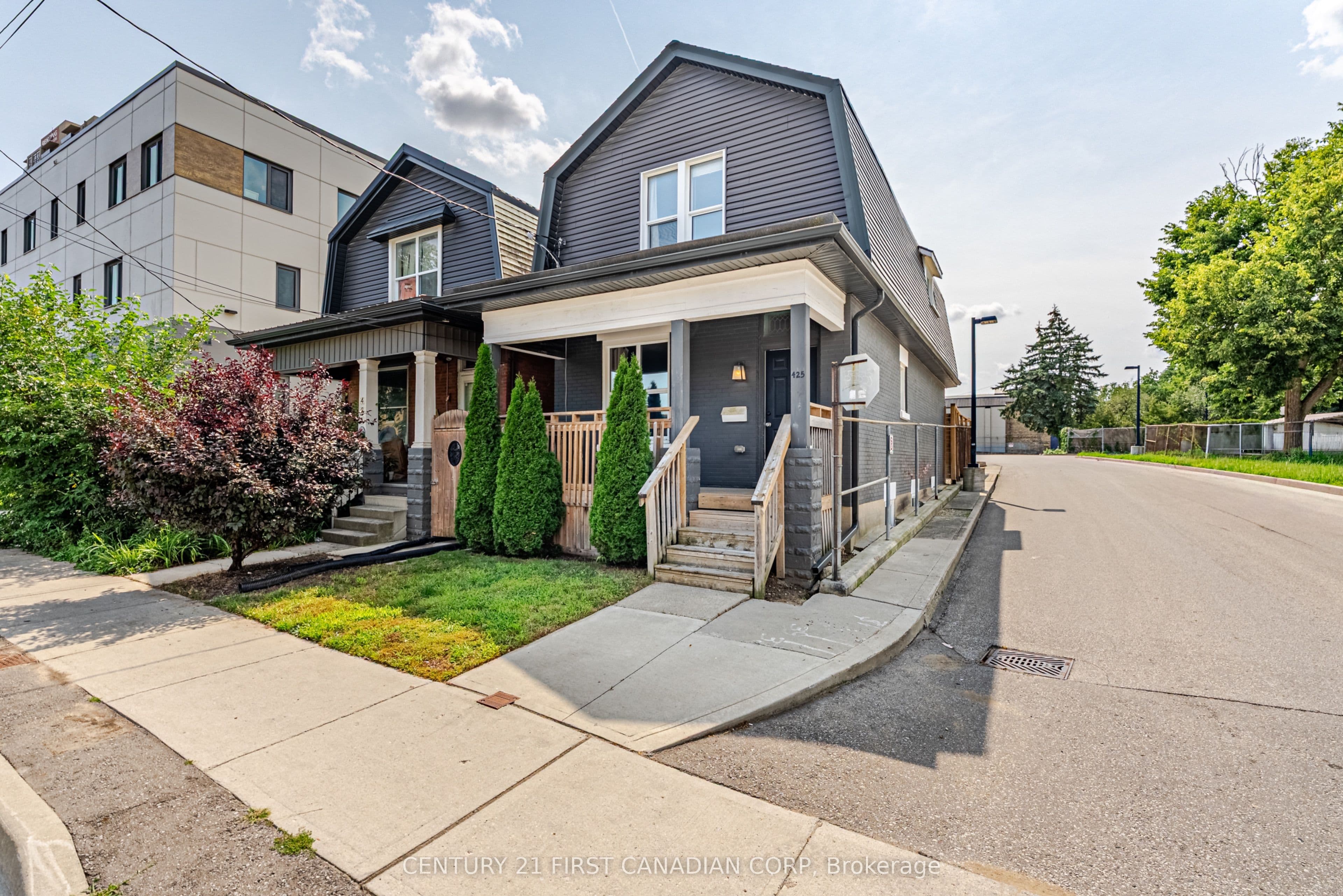 425 English Street photo 1