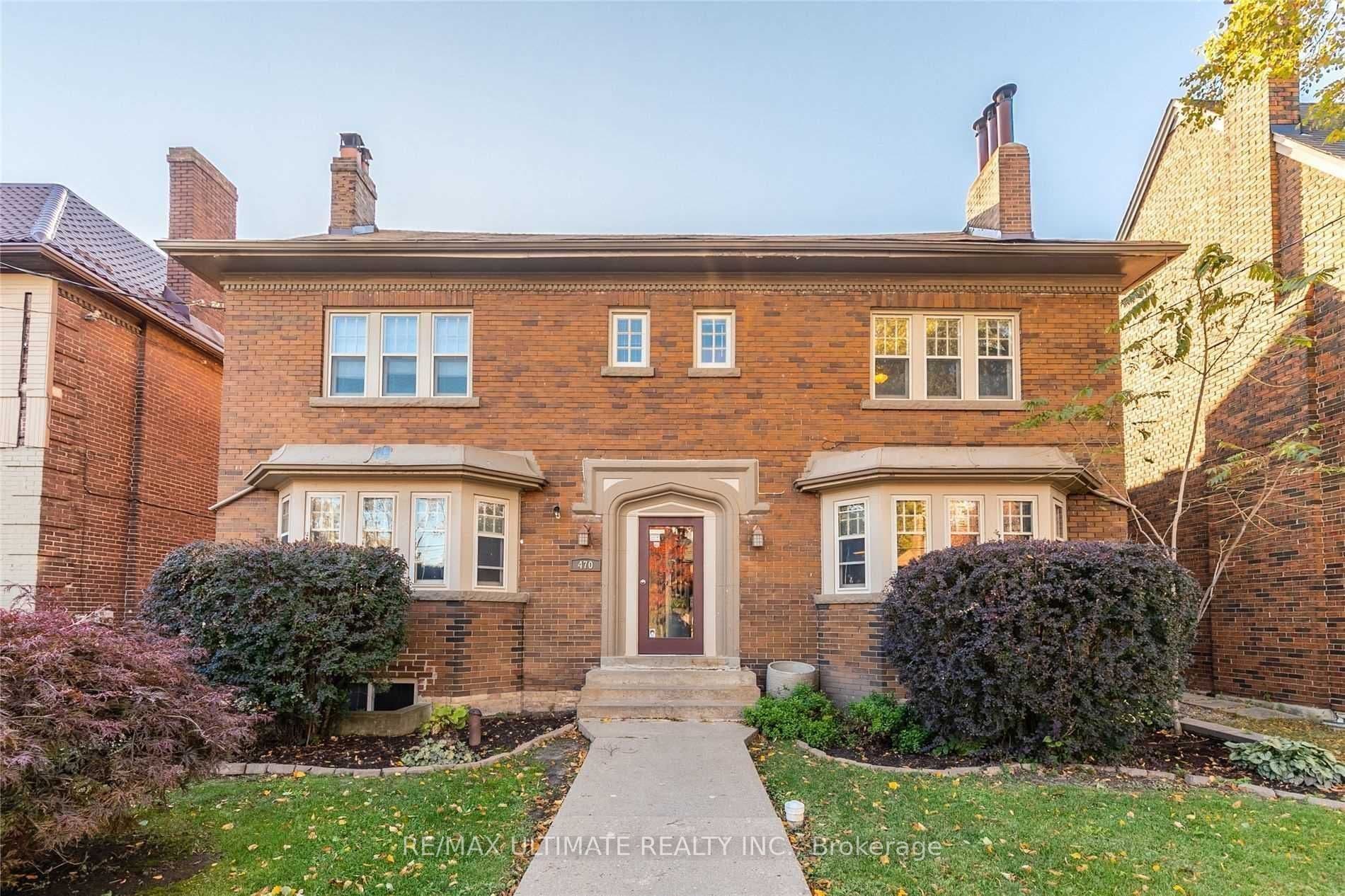 Unit 3 470 Oriole Parkway photo 1