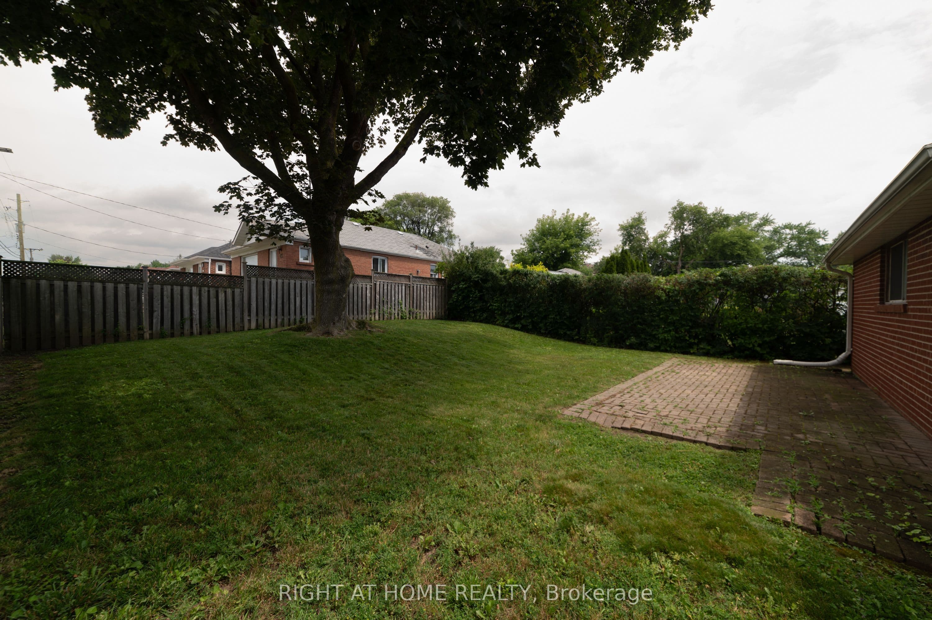 2 Midholm Drive photo 1
