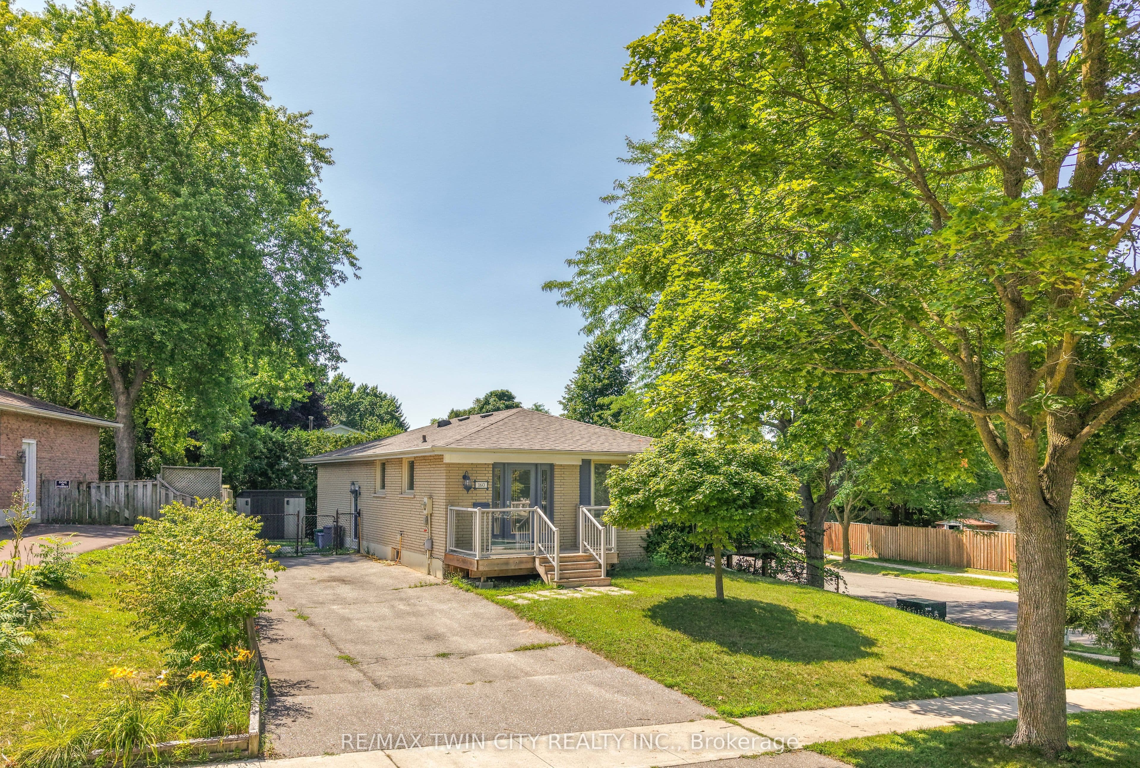 160 Woodlawn Avenue photo 1