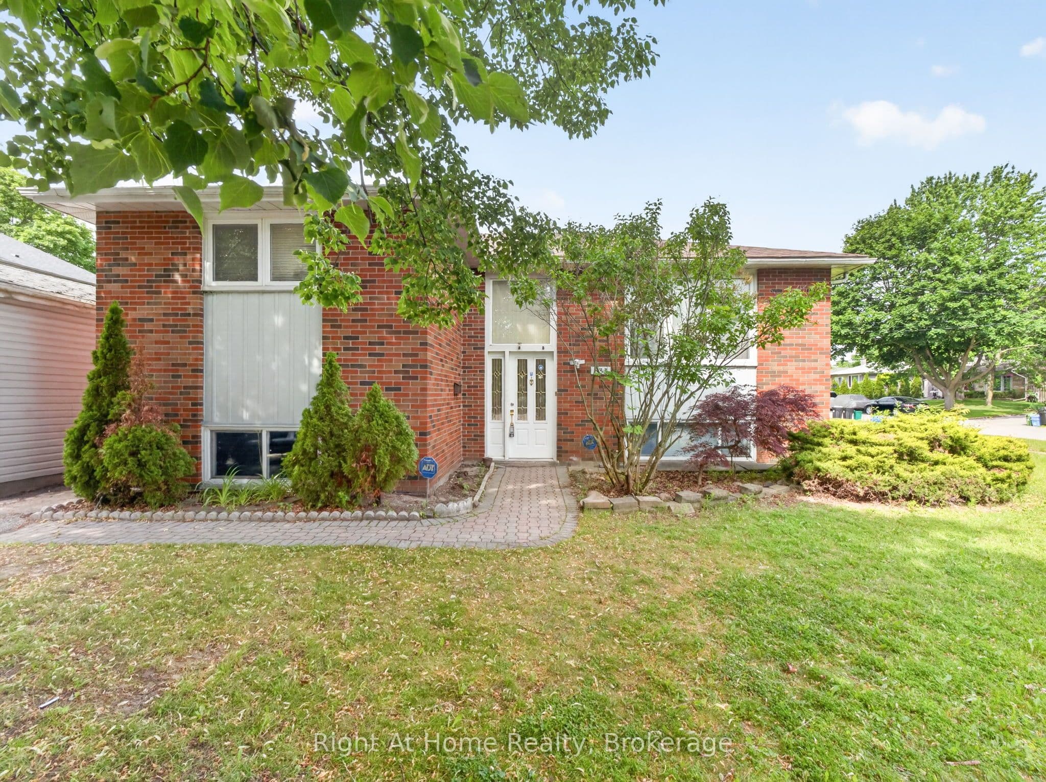 833 Vicki Drive photo 1