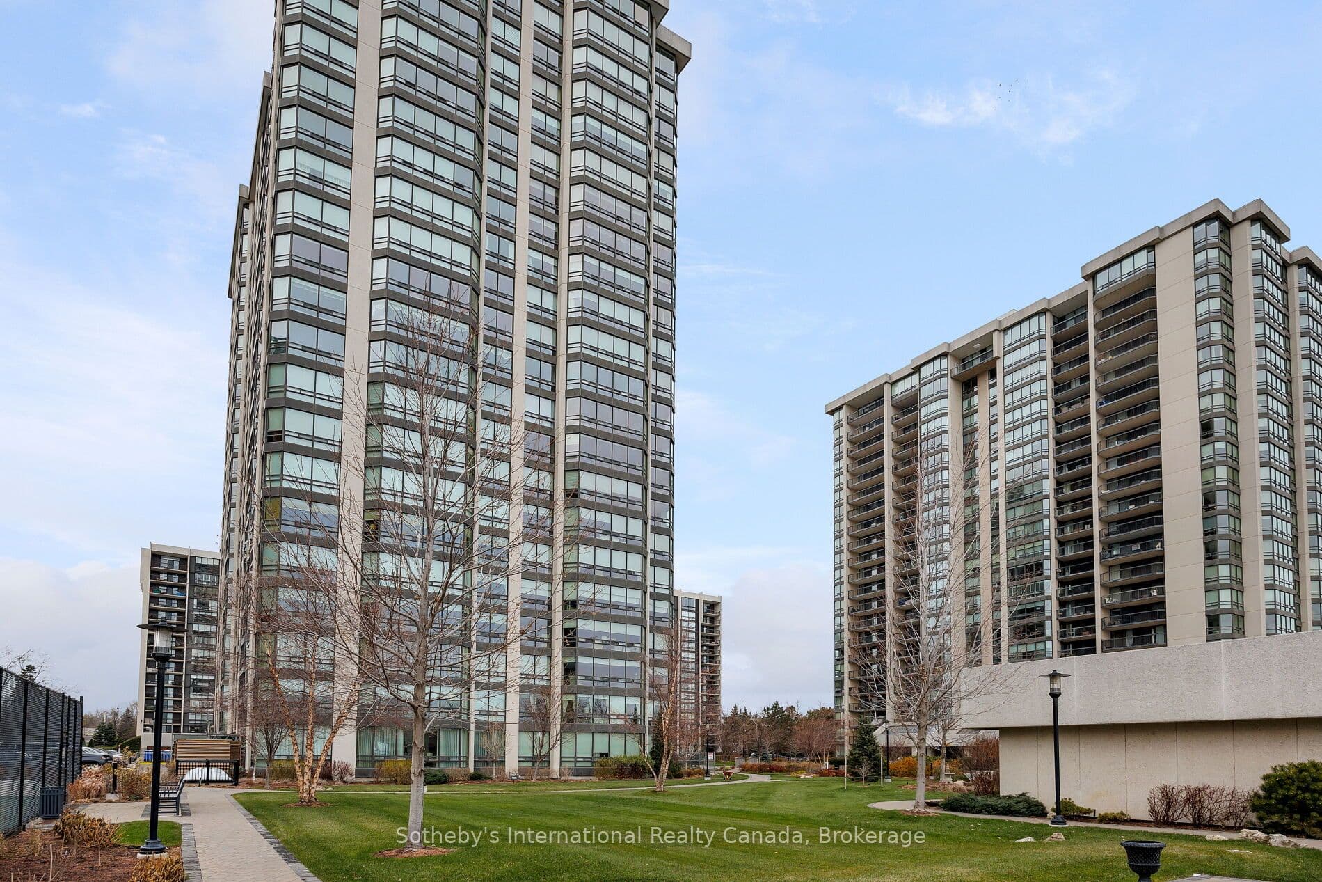 Unit 1107 2180 Marine Drive photo 1