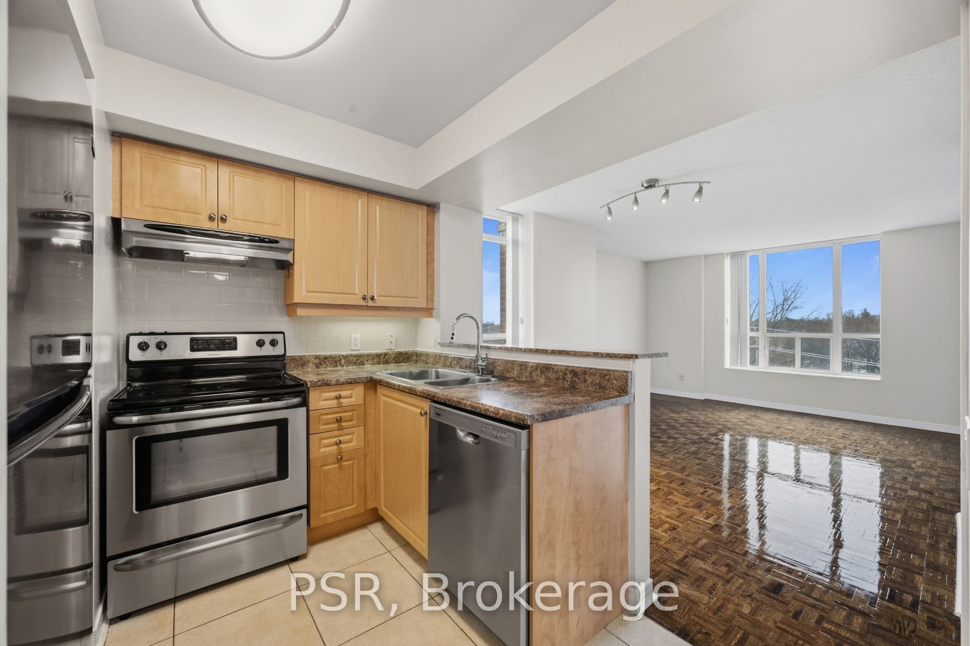 Unit 302 515 Rosewell Avenue photo 1