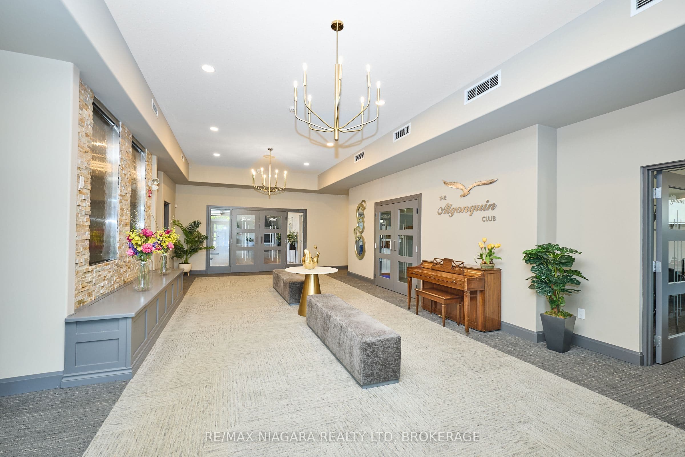 36 Derbyshire Drive photo 1