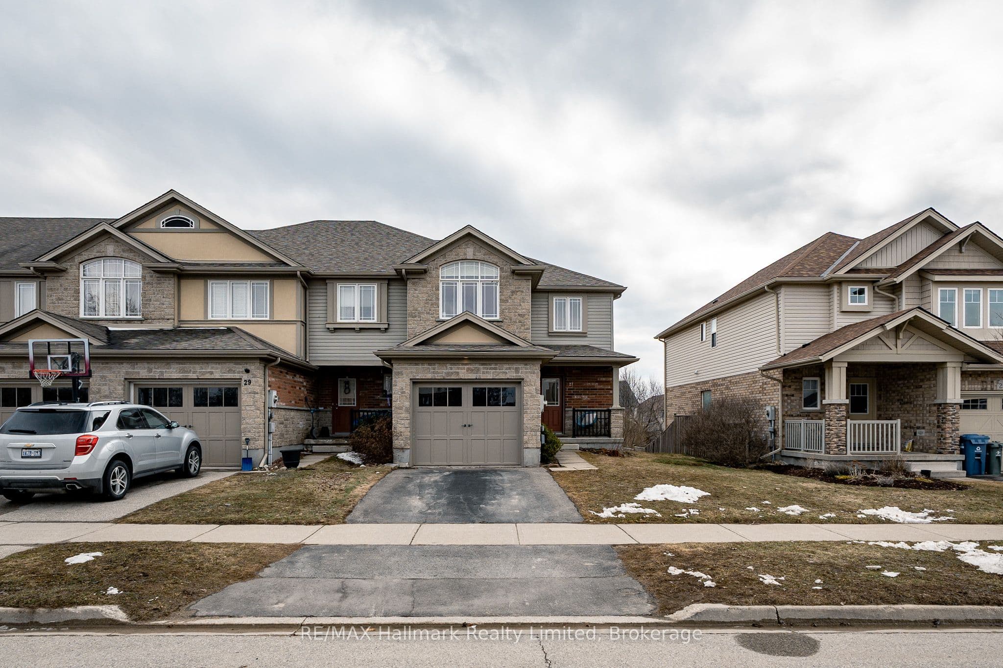 27 Wilkie Crescent photo 1