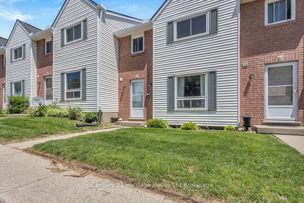 Unit 15 380 Quarterline Road photo 1