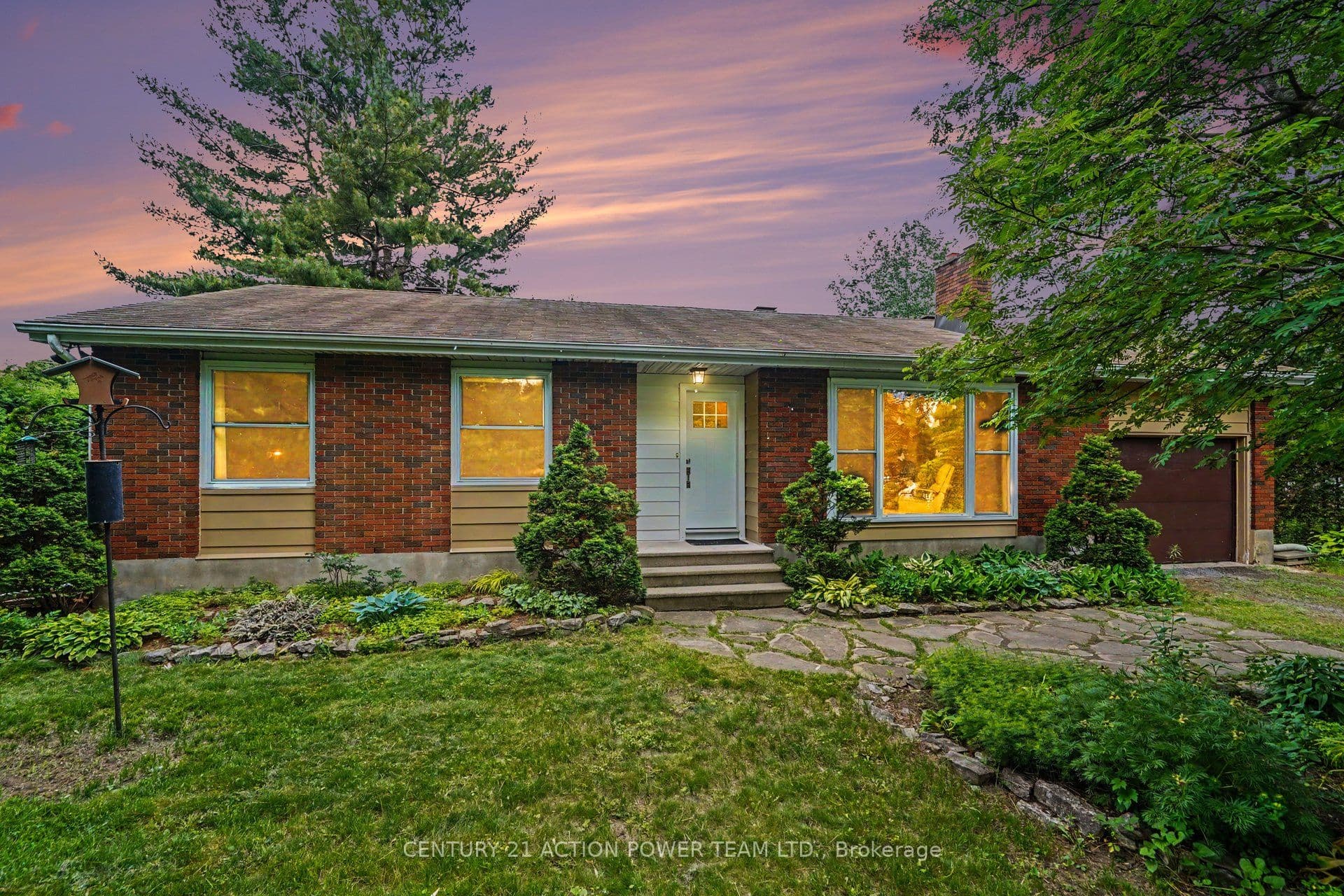 931 Kevin Crescent photo 1