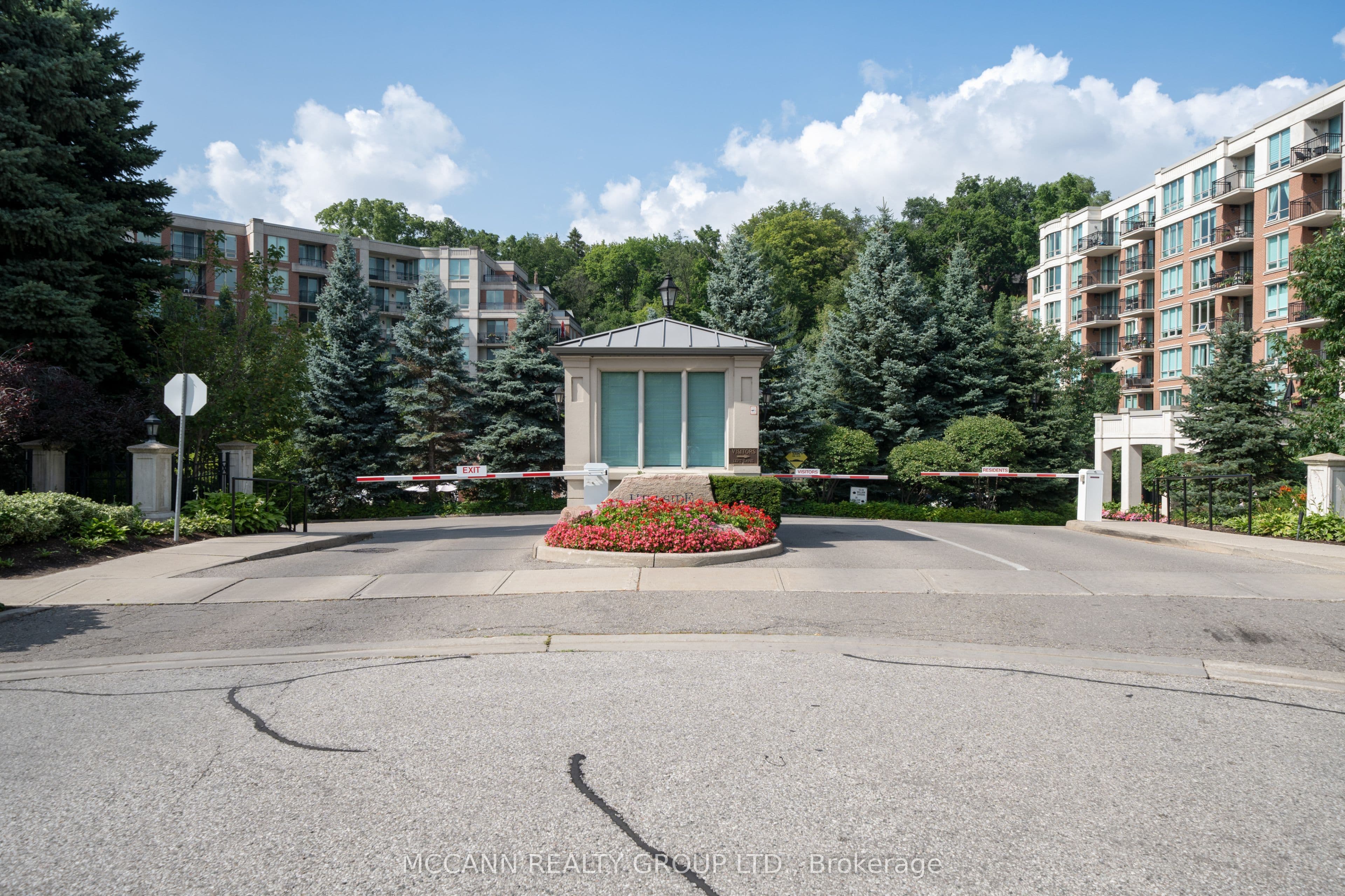 Unit 221 28 William Carson Crescent photo 1