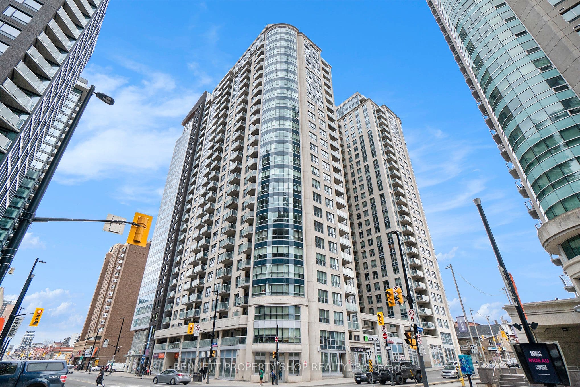 Unit 807 242 Rideau Street photo 1