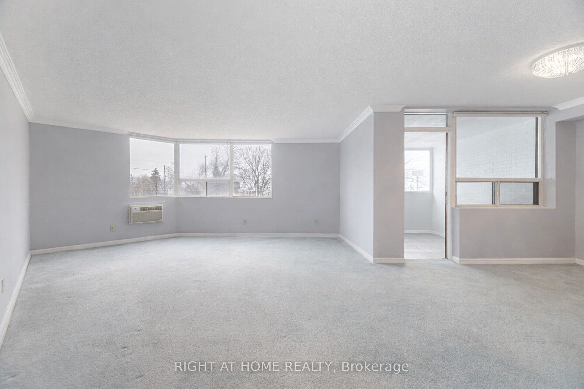 Unit 201 166 Mountain Park Avenue photo 1