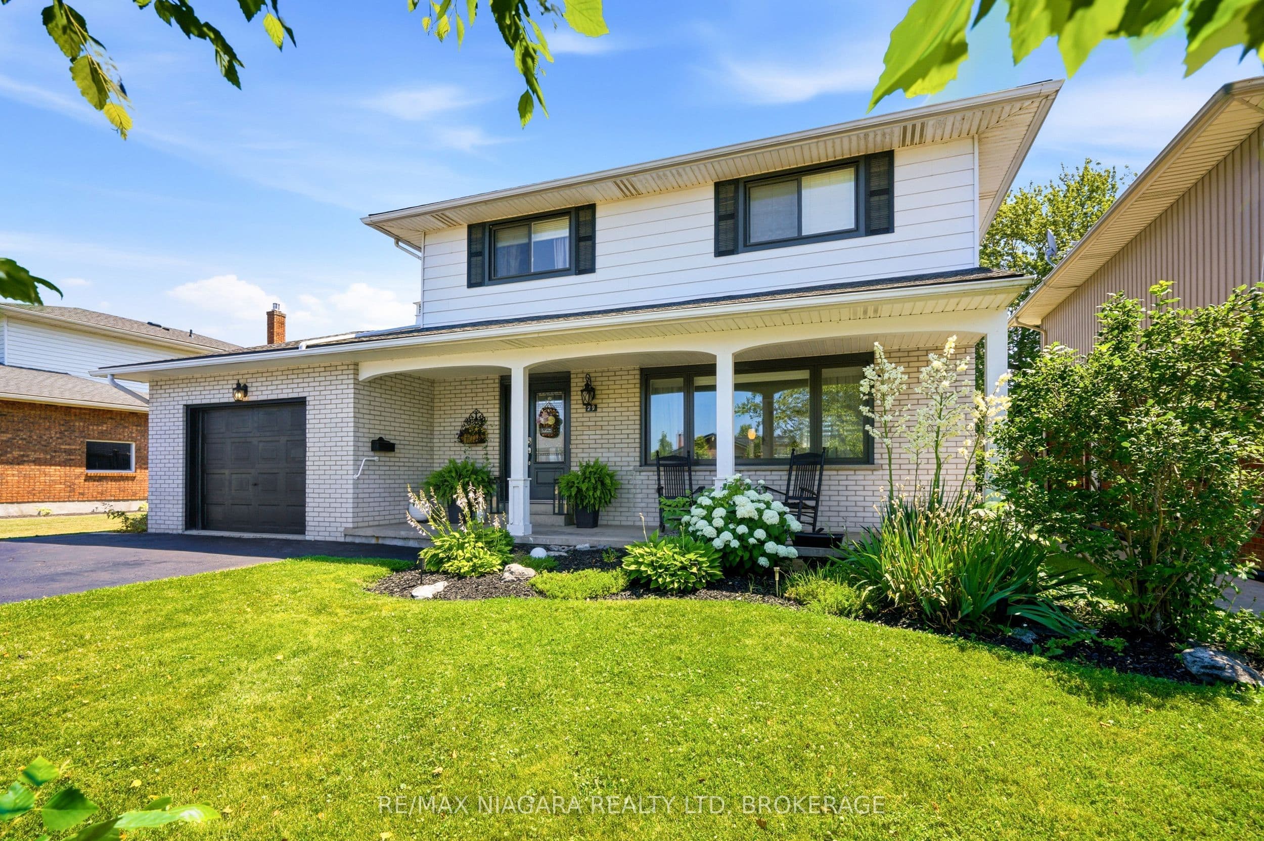 29 Rose Avenue photo 1