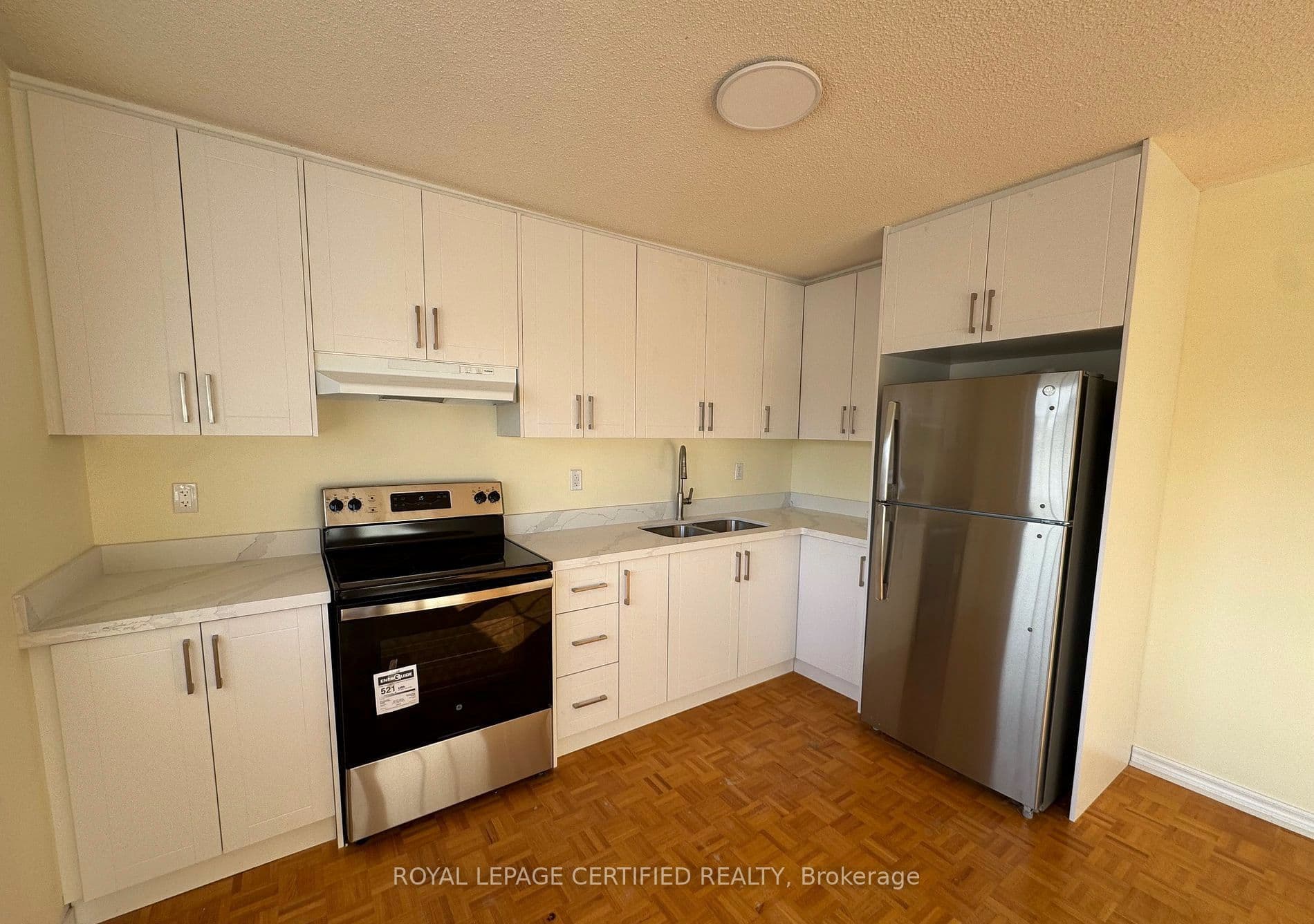 Unit 2nd Floor 2 Kingsplate Crescent photo 1