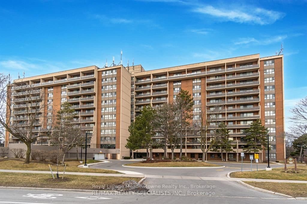 Unit 215 2929 Aquitaine Avenue photo 1